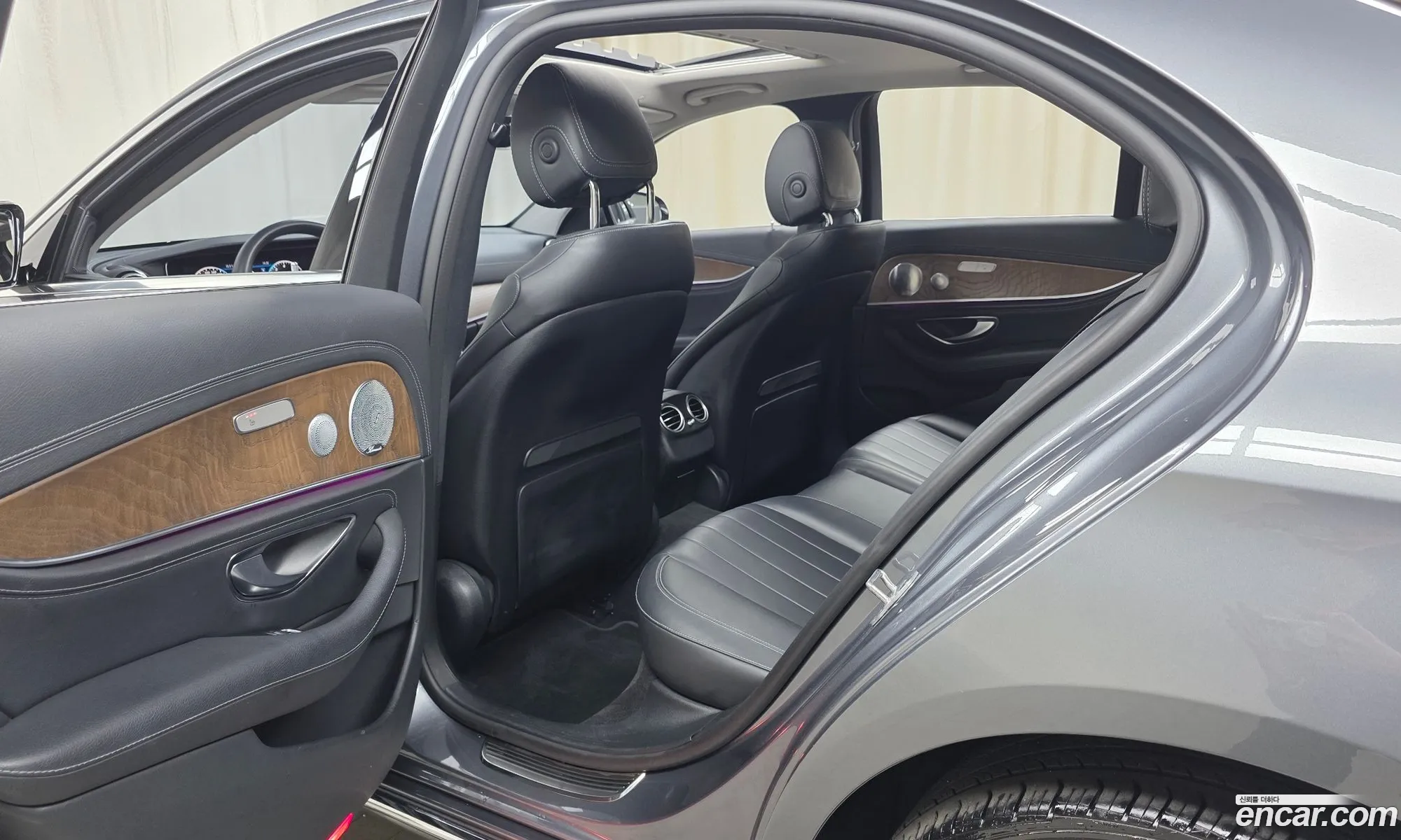 Mercedes-Benz E-Class W213 2018 WDDZF4KB0KA512503 — 8