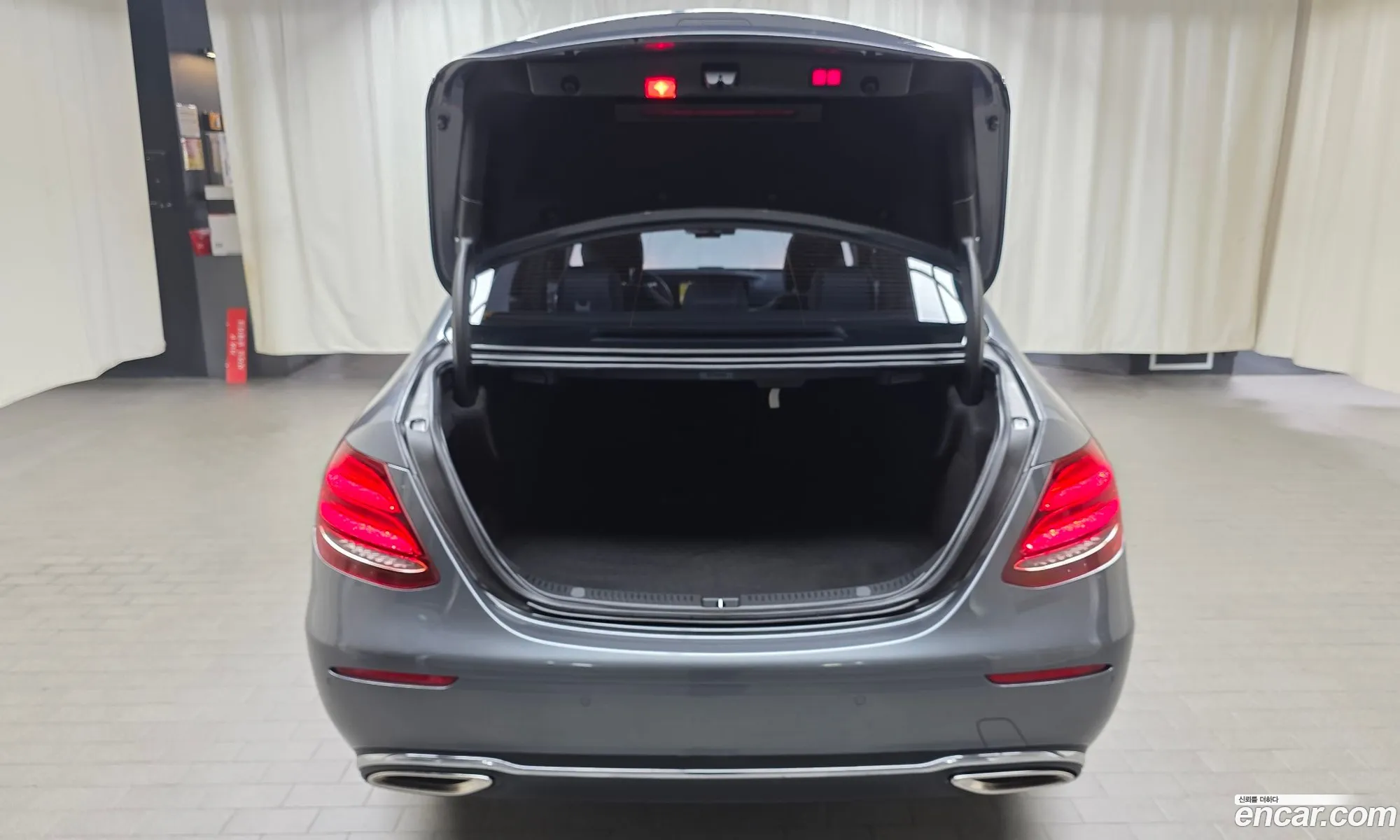 Mercedes-Benz E-Class W213 2018 WDDZF4KB0KA512503 — 13