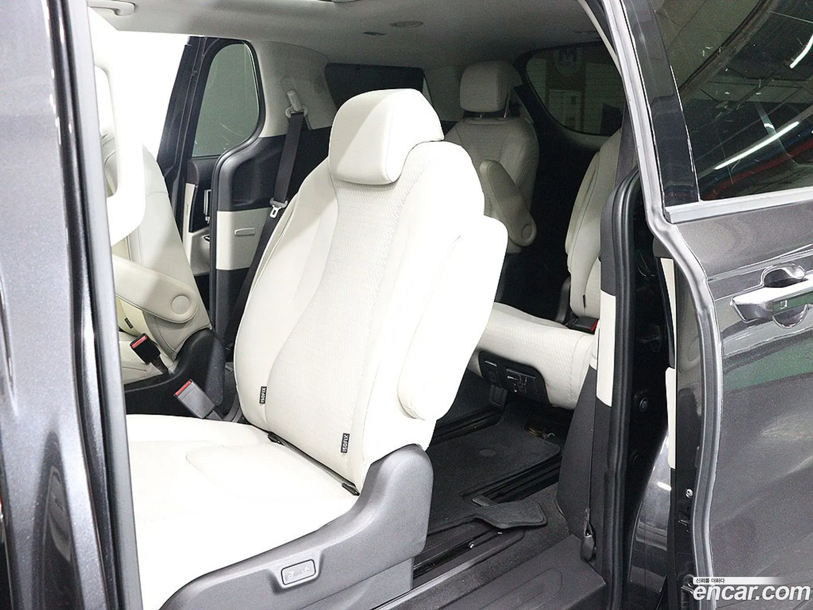 Kia Carnival 2021 — 17