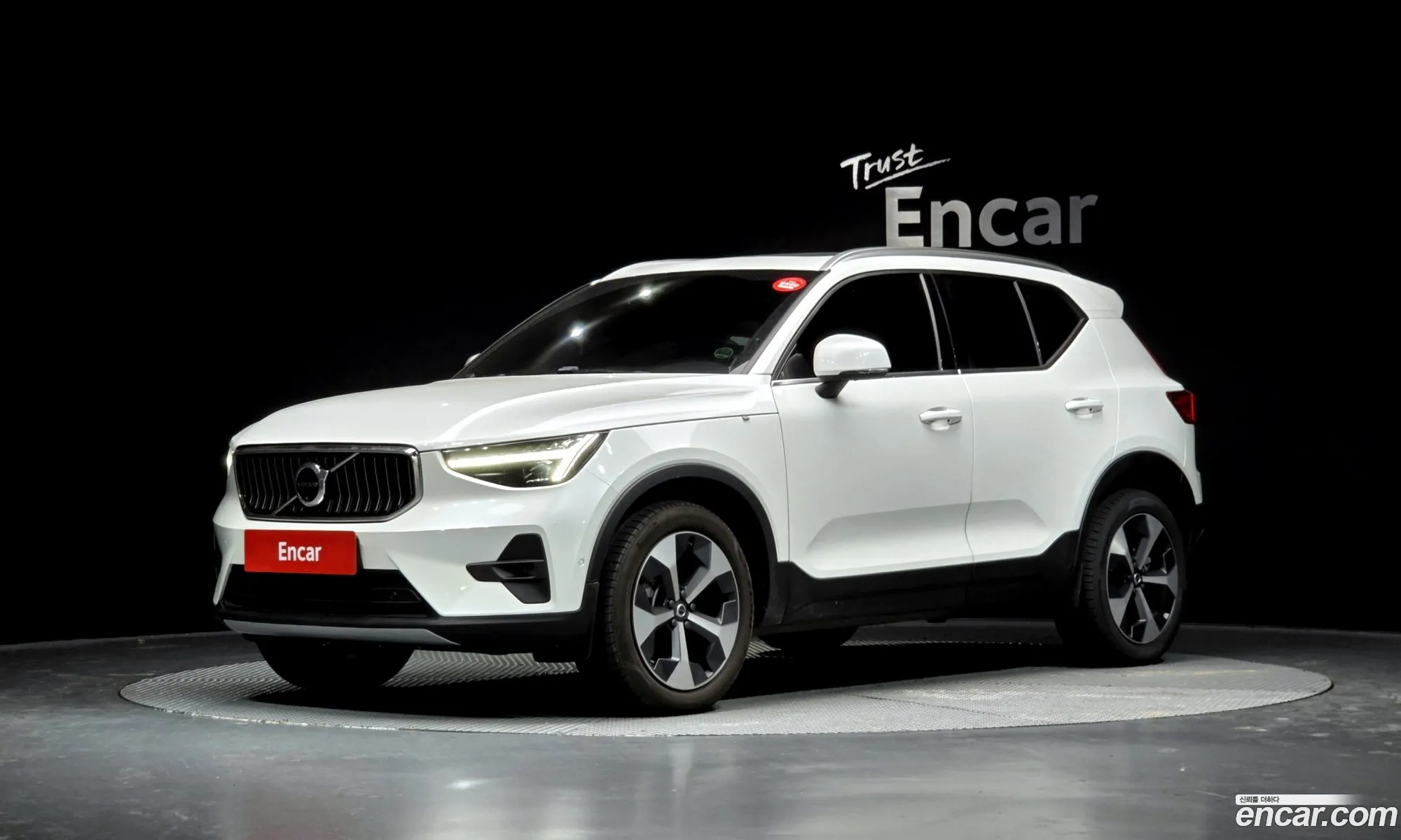 Volvo XC40 2024 — 2