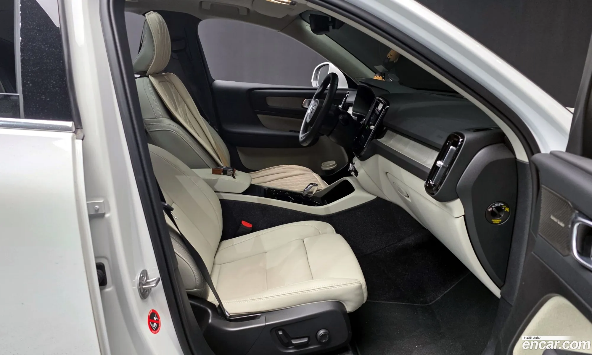 Volvo XC40 2024 — 13