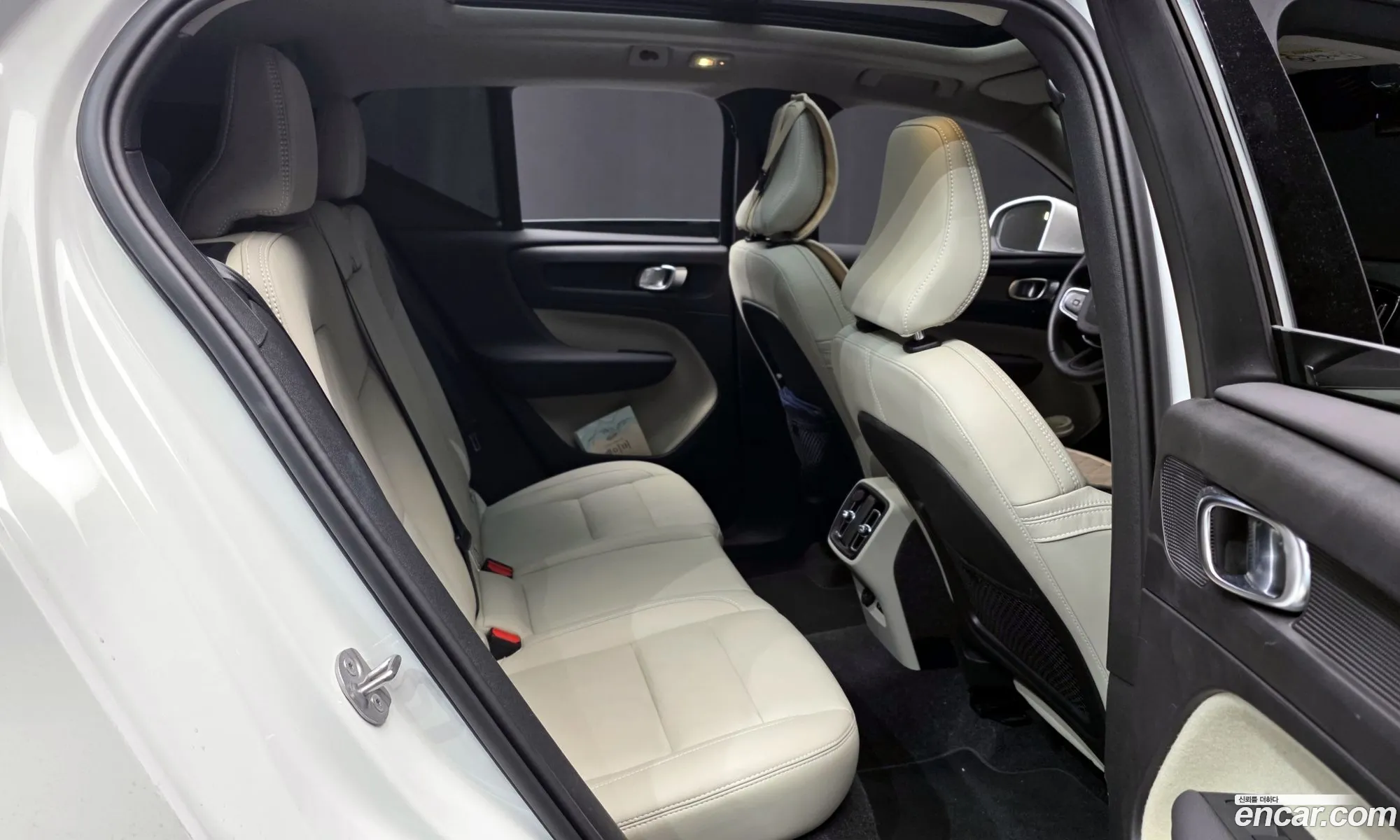 Volvo XC40 2024 — 4