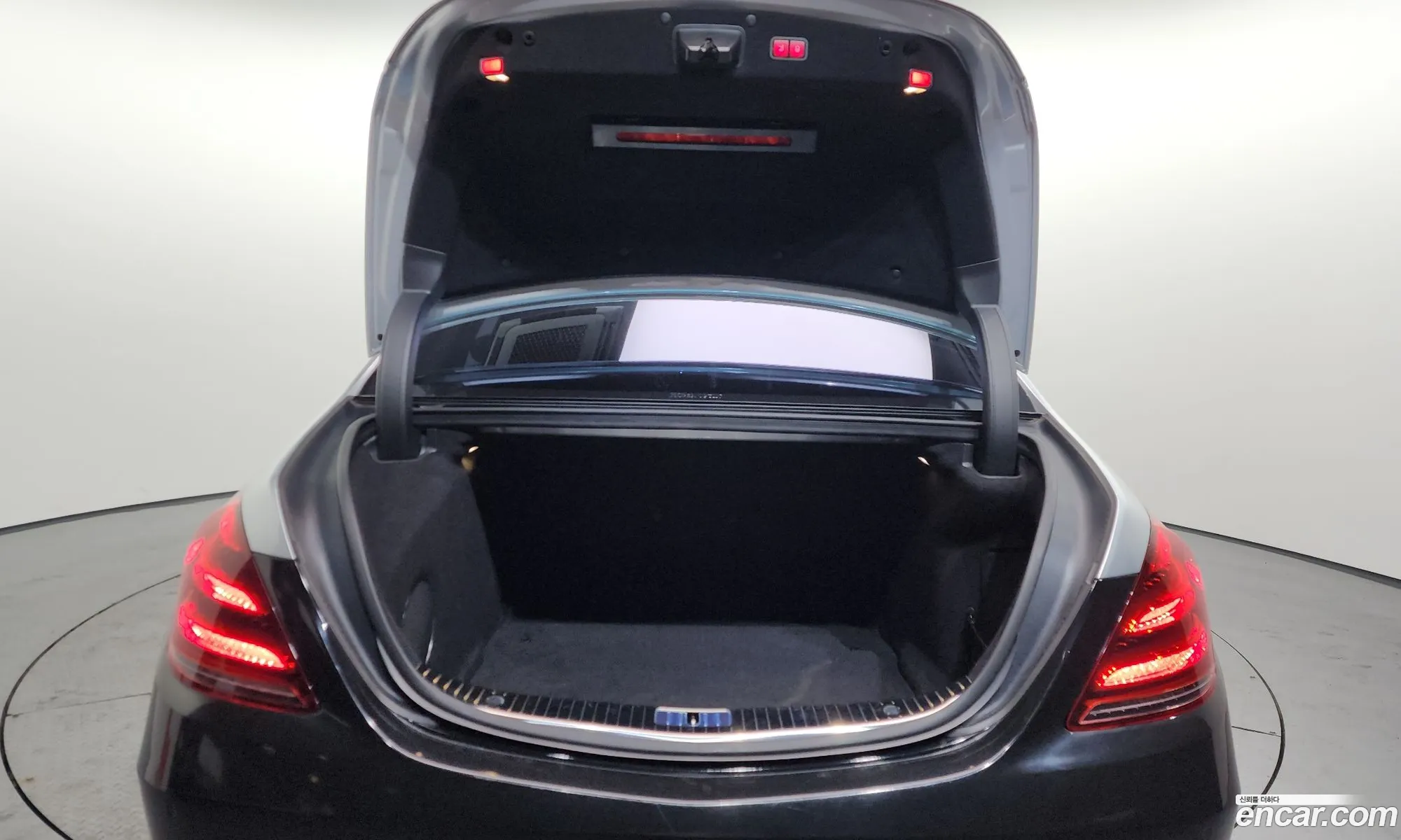Mercedes-Benz S-Class W222 2016 WDDUX7GB2FA194939 — 17