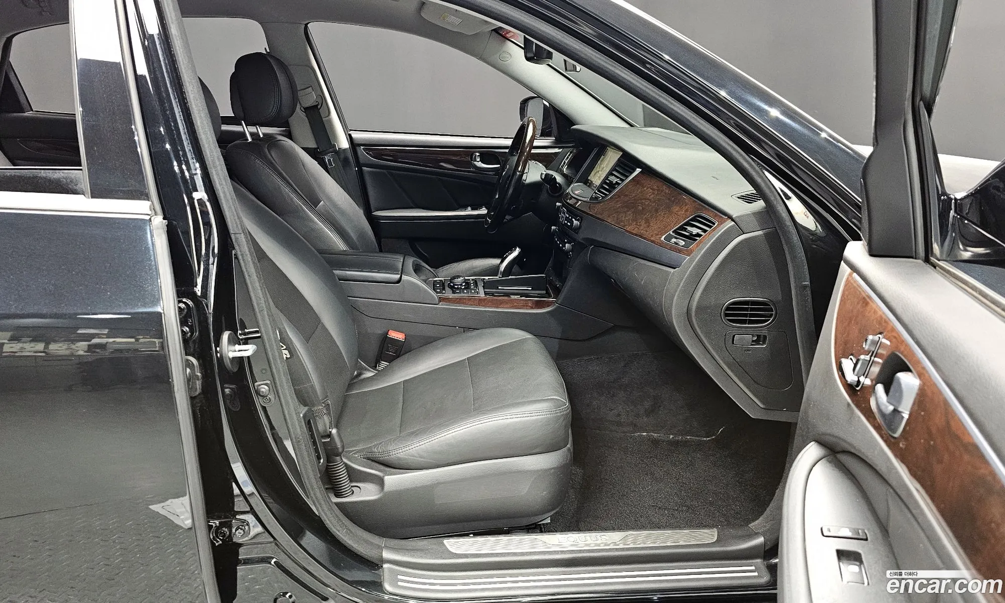 Hyundai Equus 2013 — 17