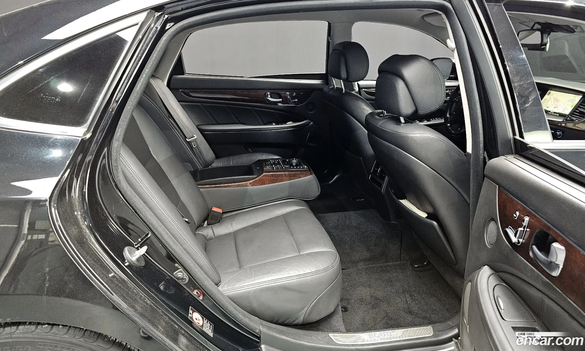 Hyundai Equus 2013 — 16