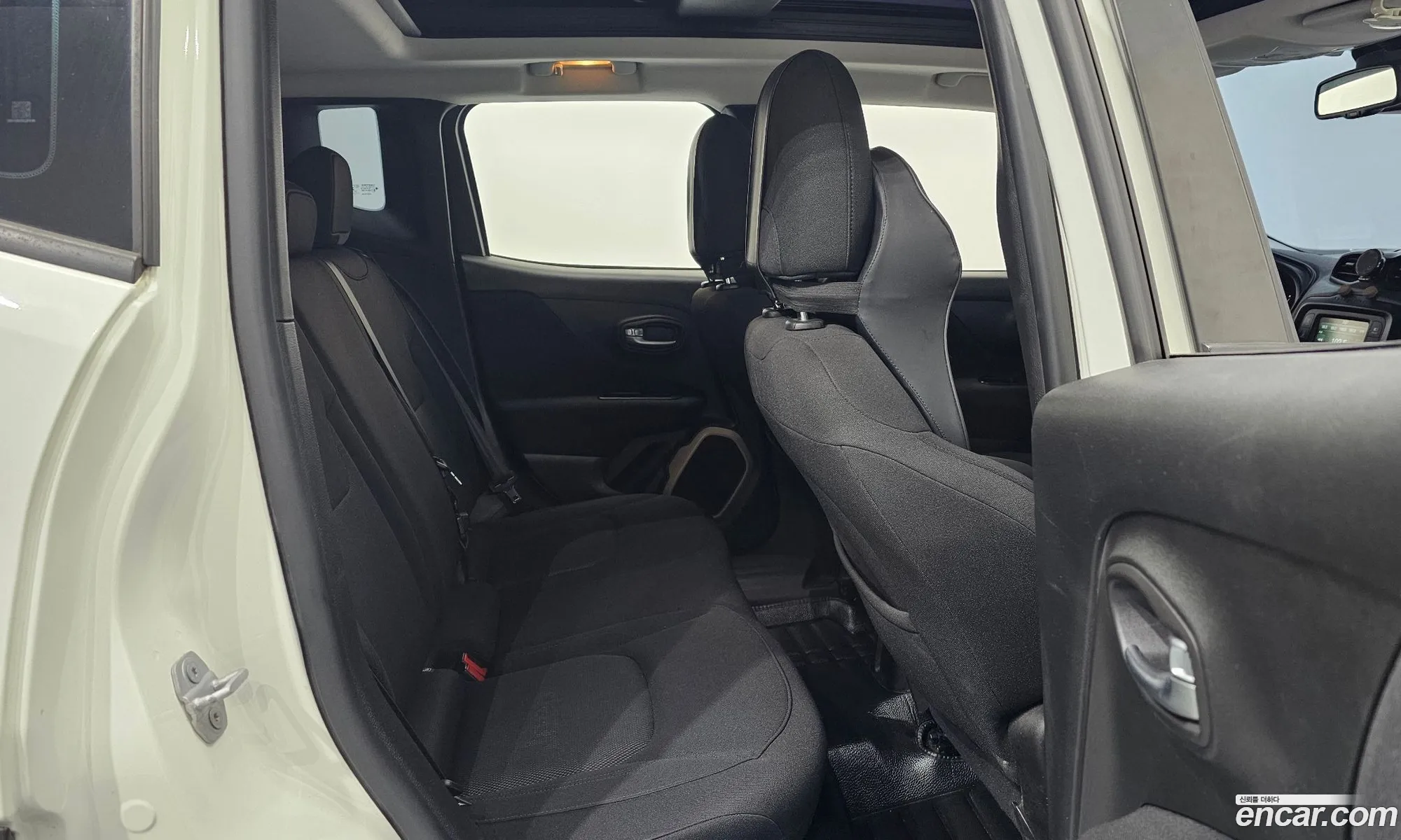 Jeep Renegade 2016 1C4BU0000GPD19174 — 19
