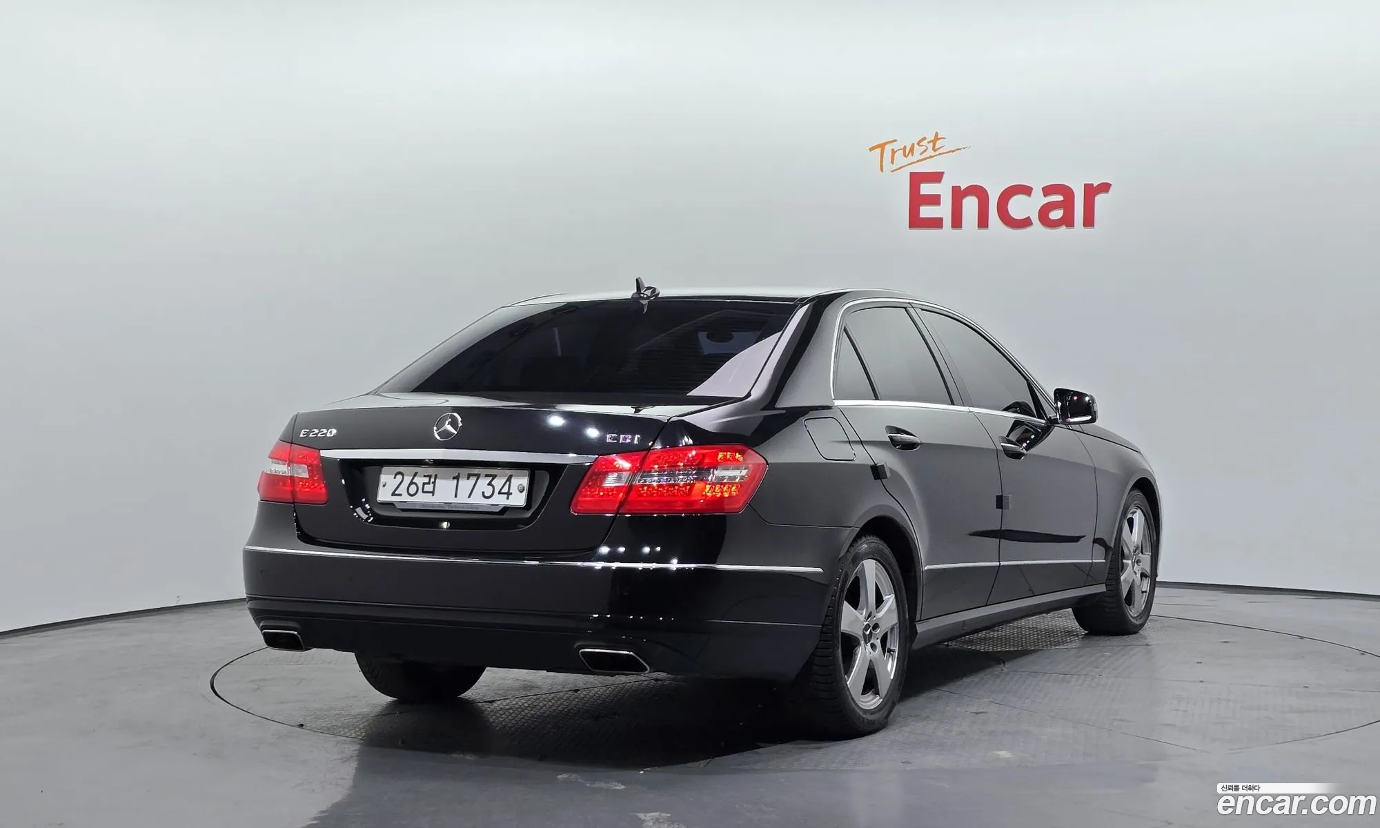Mercedes-Benz E-Class W212 2013 WDDHF0CB3DA771766 — 14