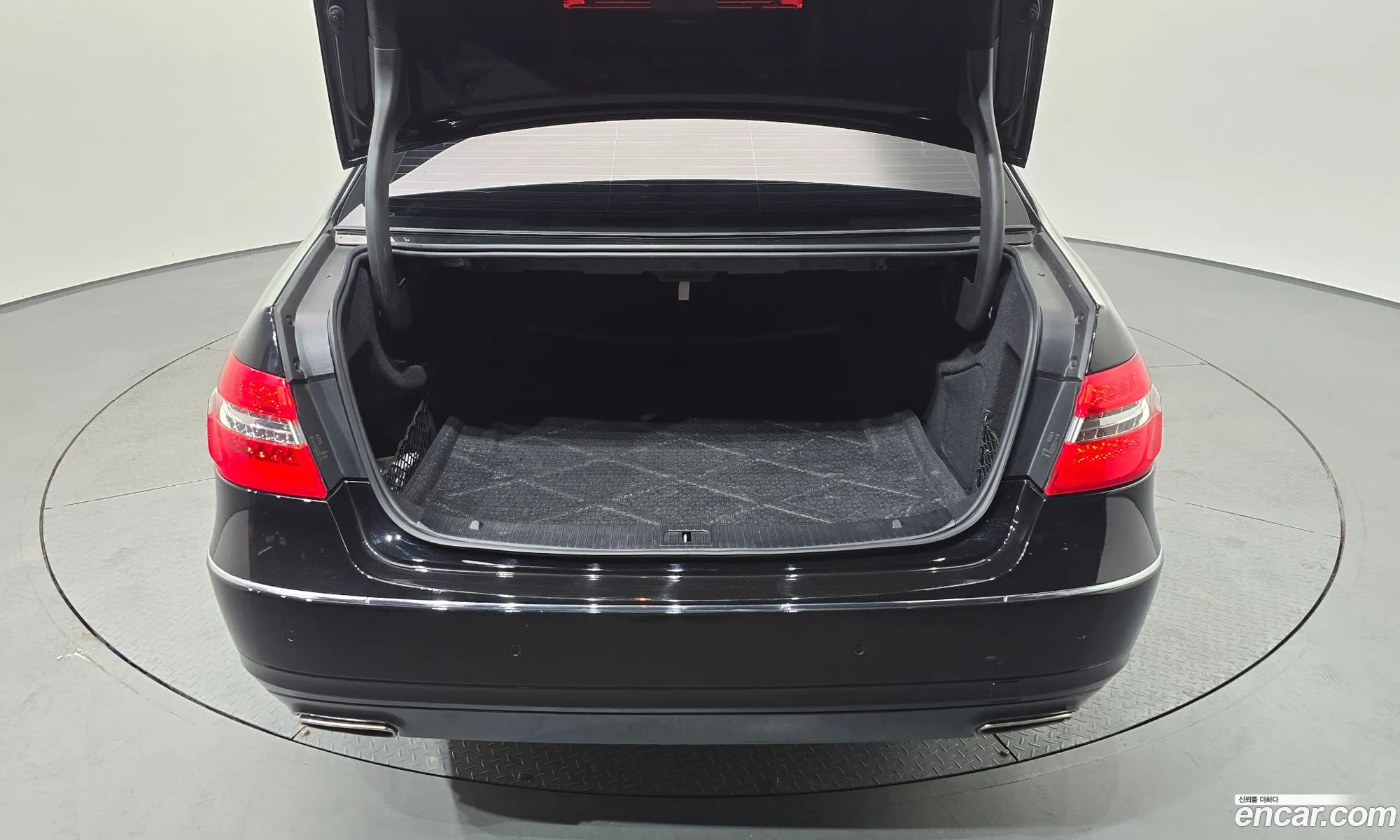 Mercedes-Benz E-Class W212 2013 WDDHF0CB3DA771766 — 8