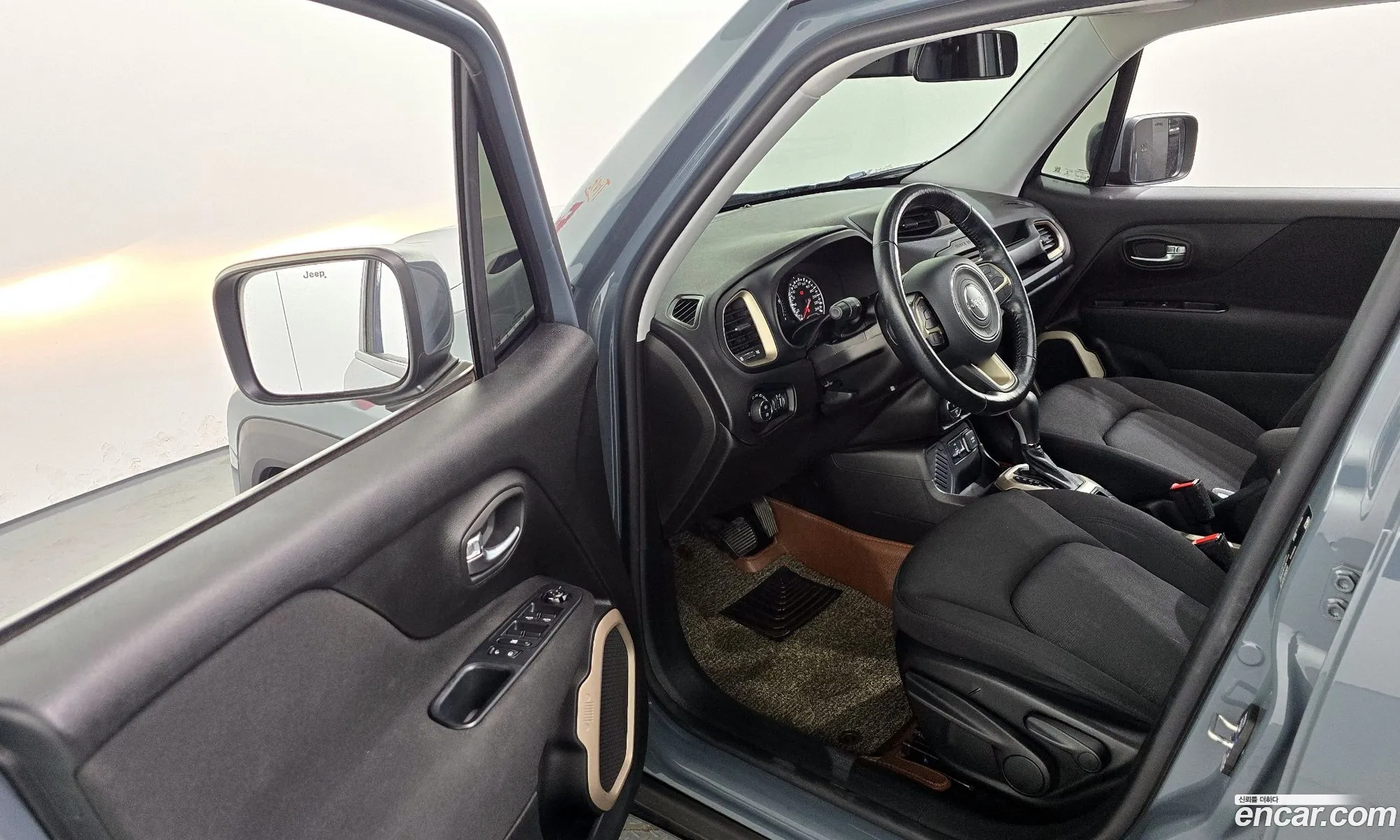 Jeep Renegade 2017 1C4BU0000HPG39258 — 2