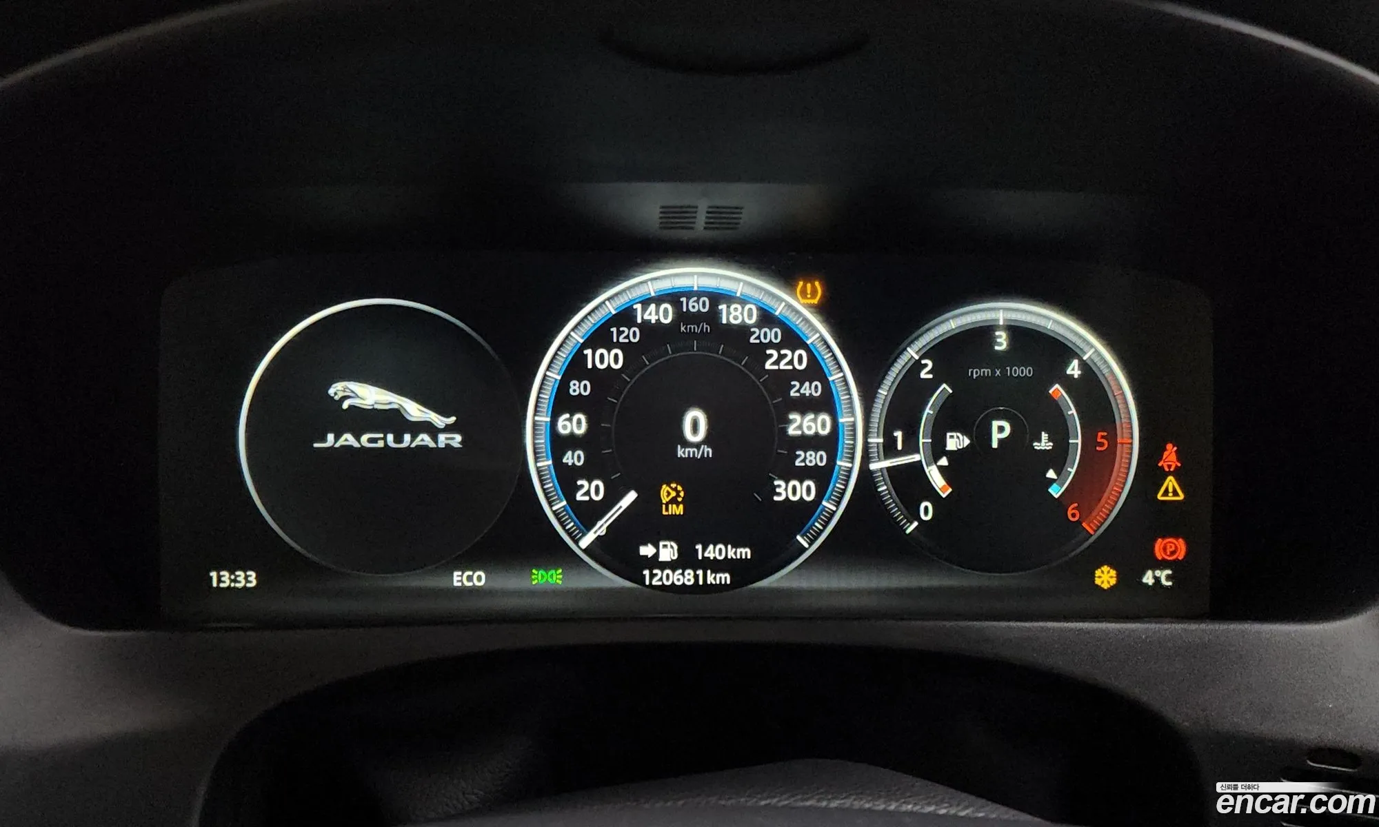 Jaguar F-Pace 2017 SADCA2BN5JA278097 — 13