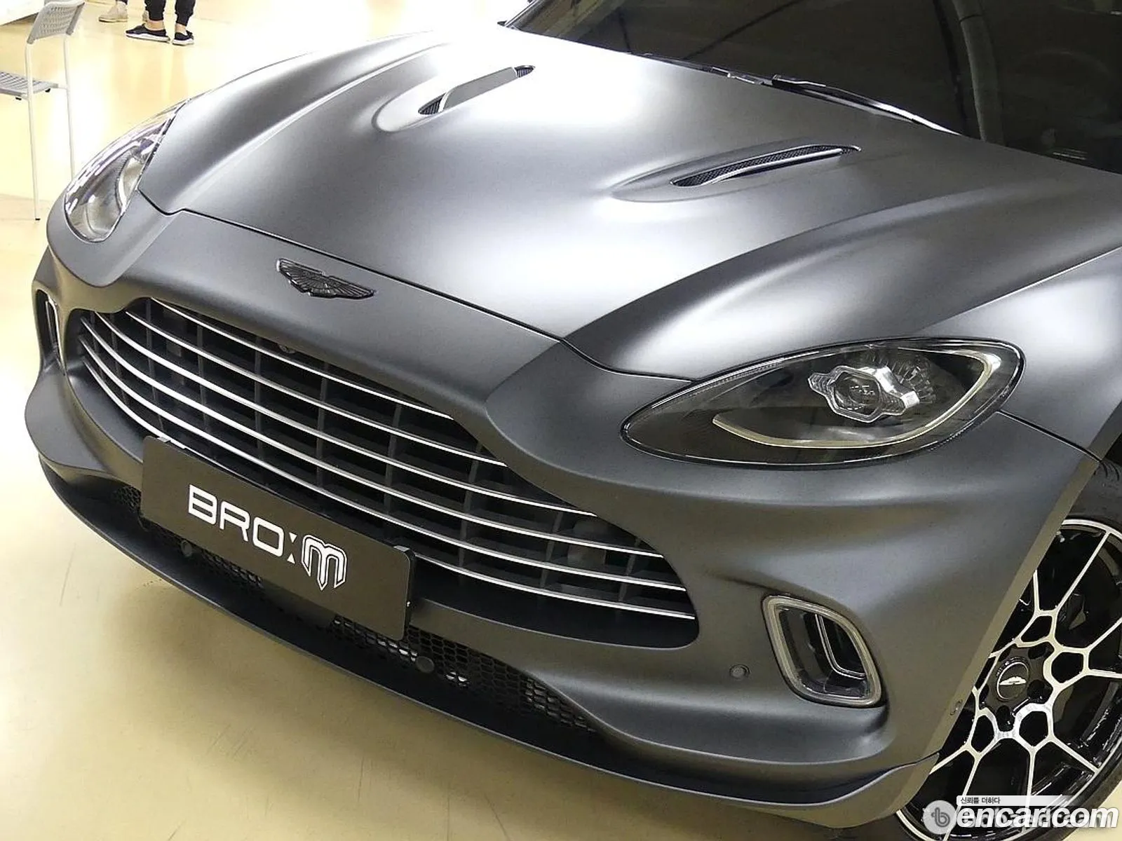 Aston Martin DBX 2020 — 20