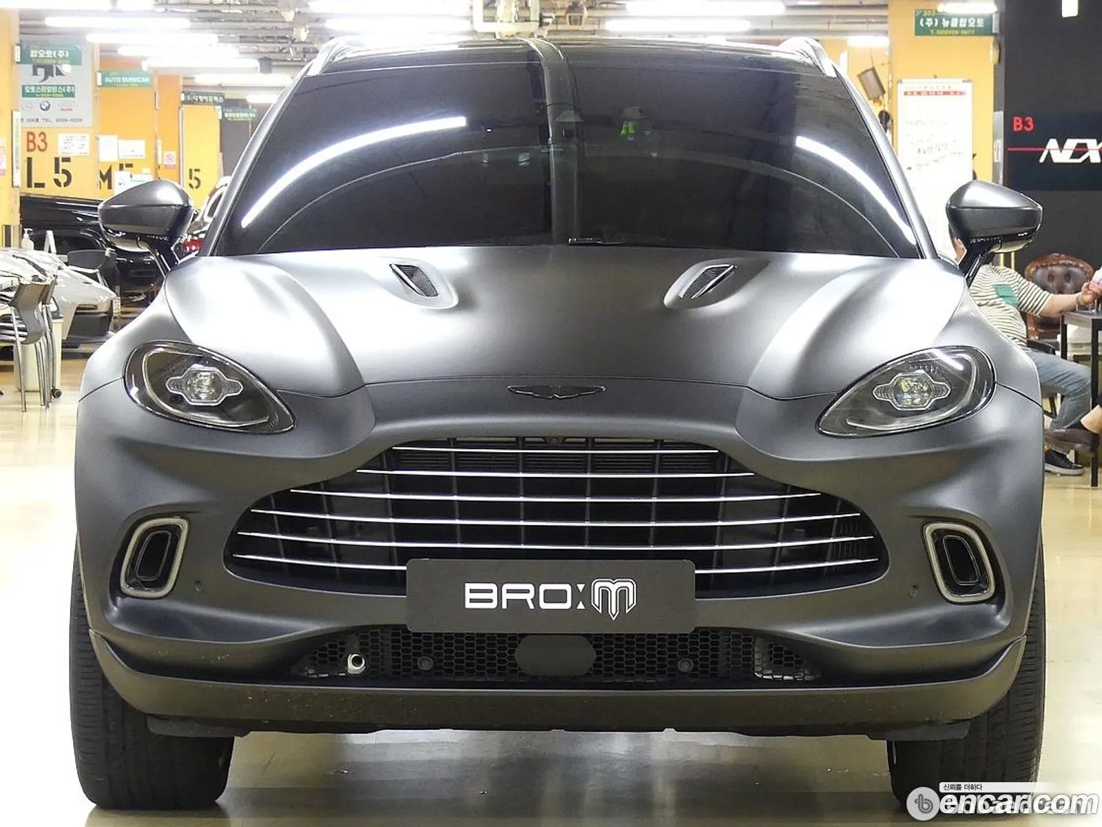 Aston Martin DBX 2020 — 18