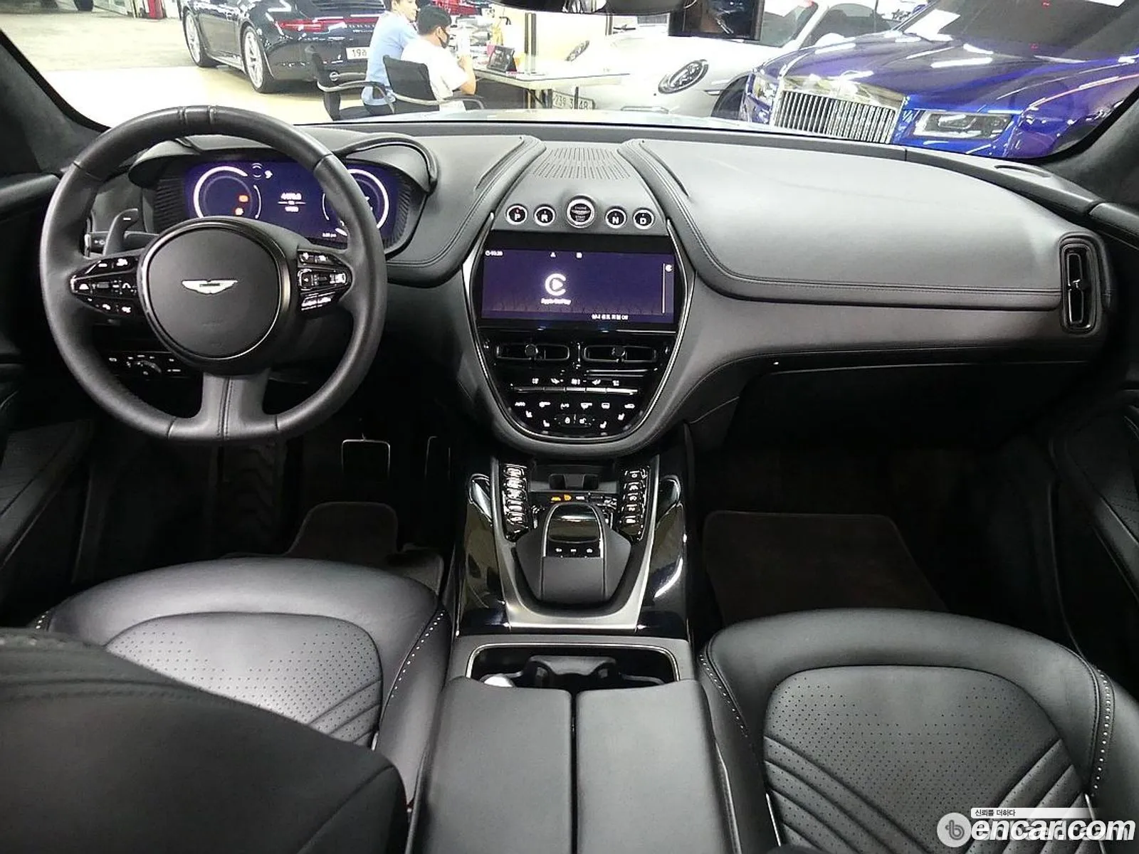 Aston Martin DBX 2020 — 11