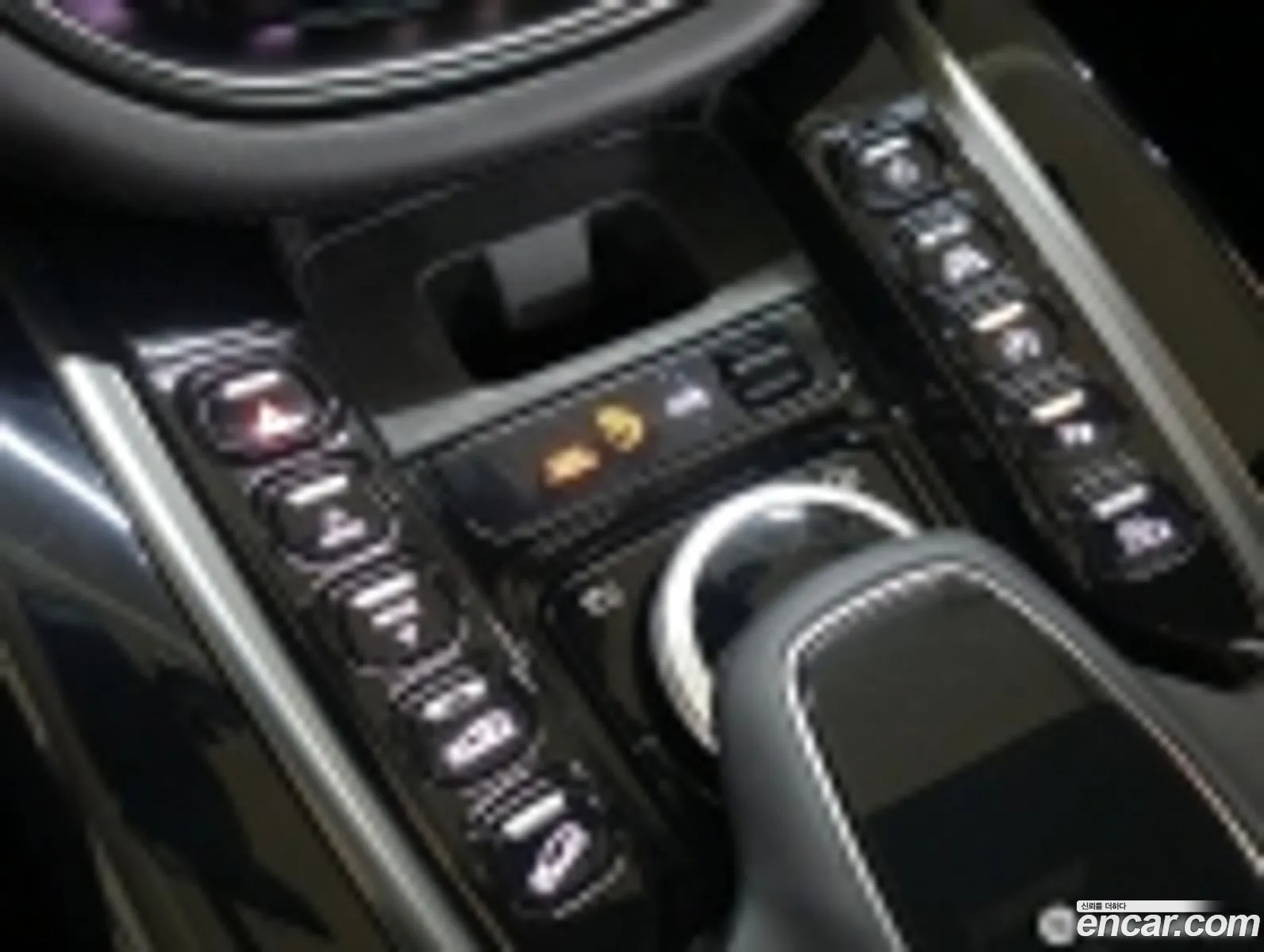 Aston Martin DBX 2020 — 17