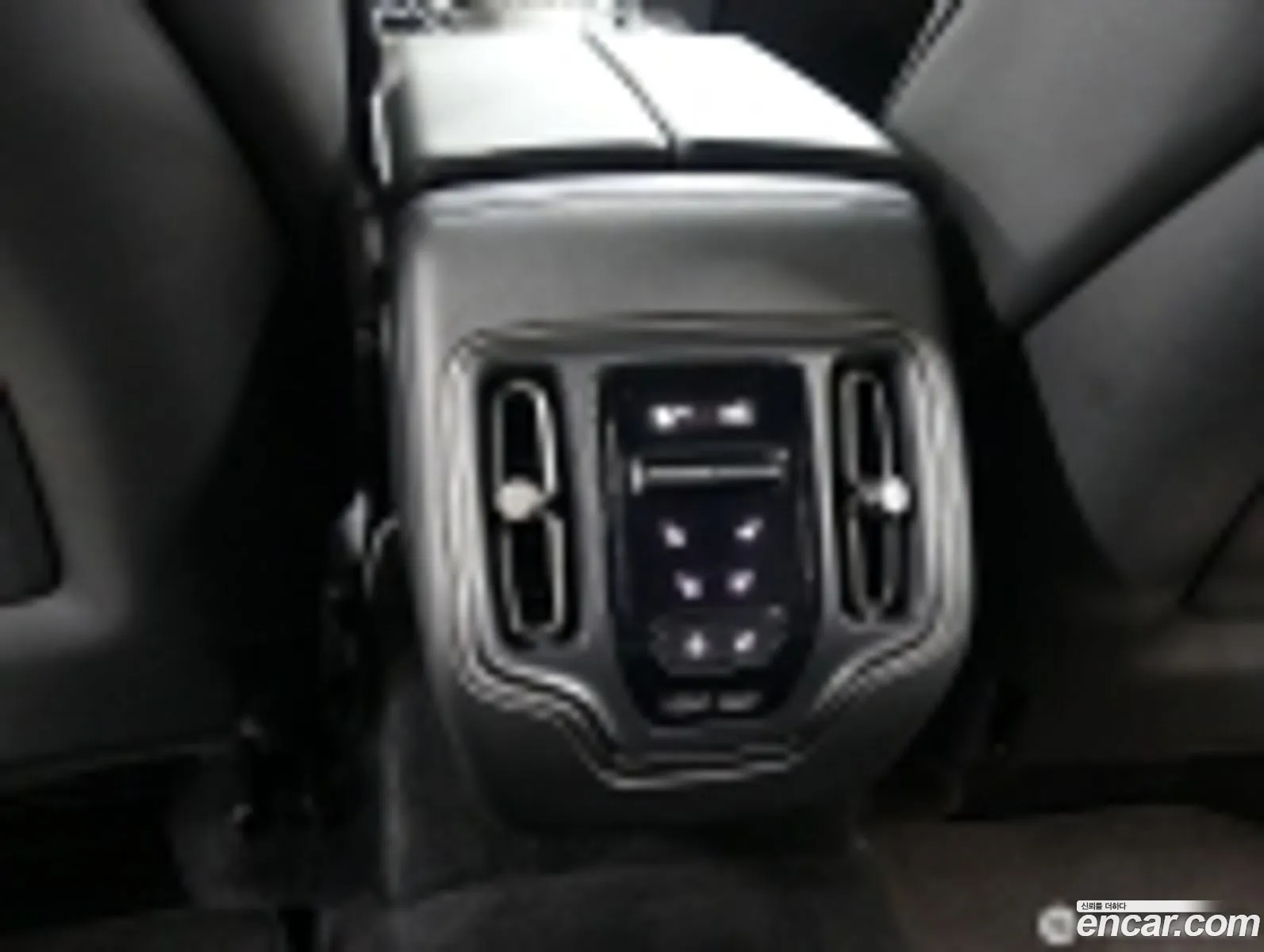 Aston Martin DBX 2020 — 14