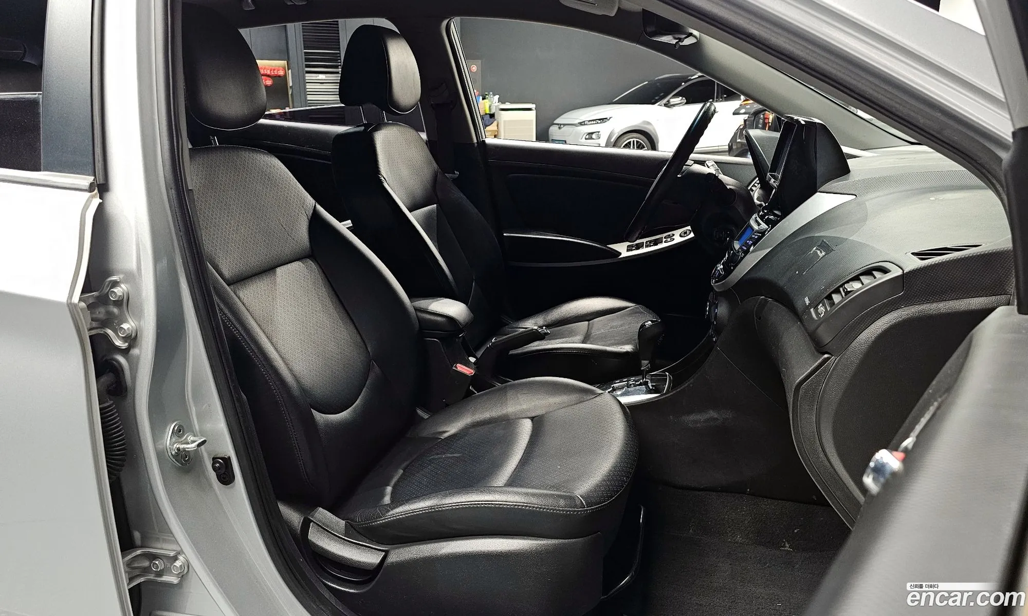Hyundai Accent 2012 — 19