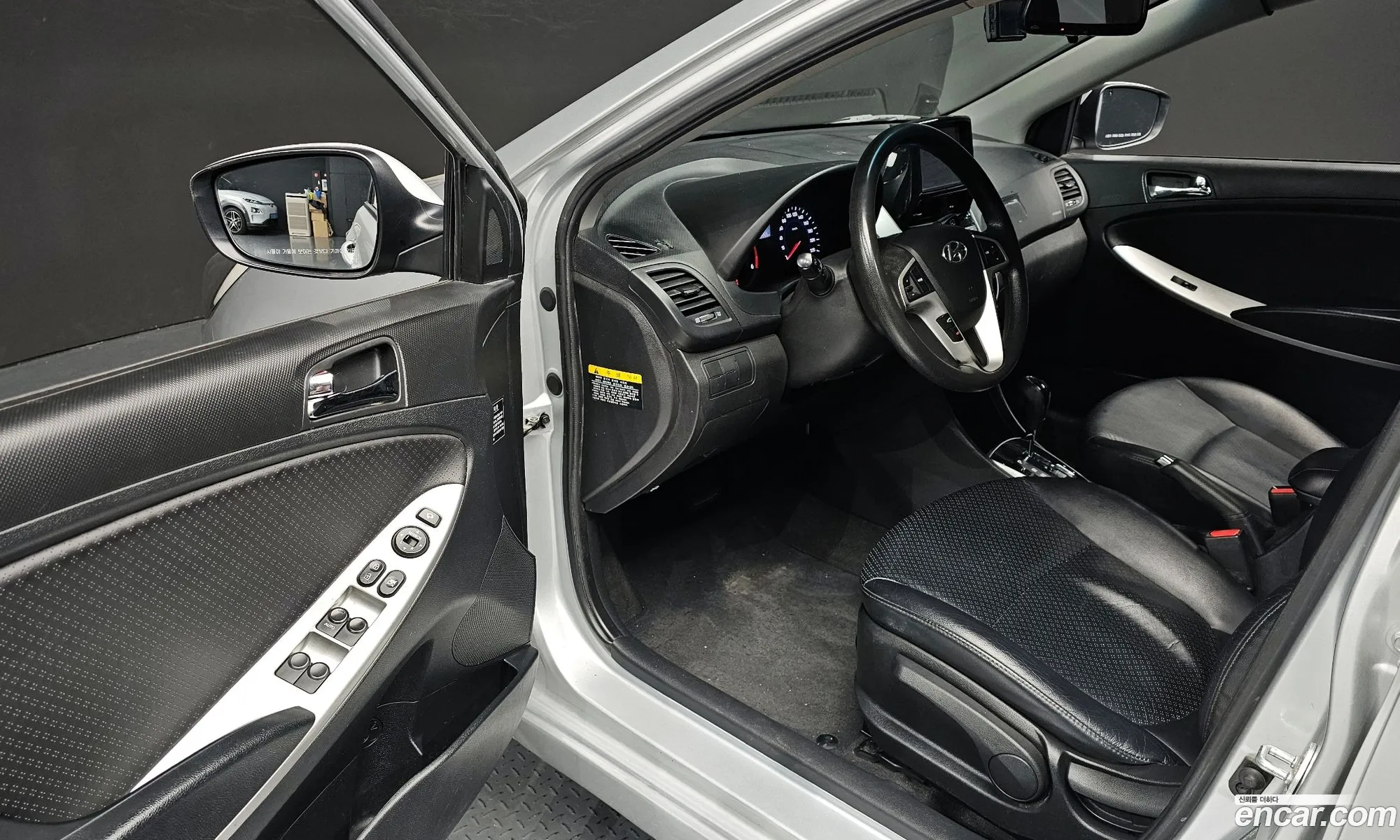 Hyundai Accent 2012 — 5