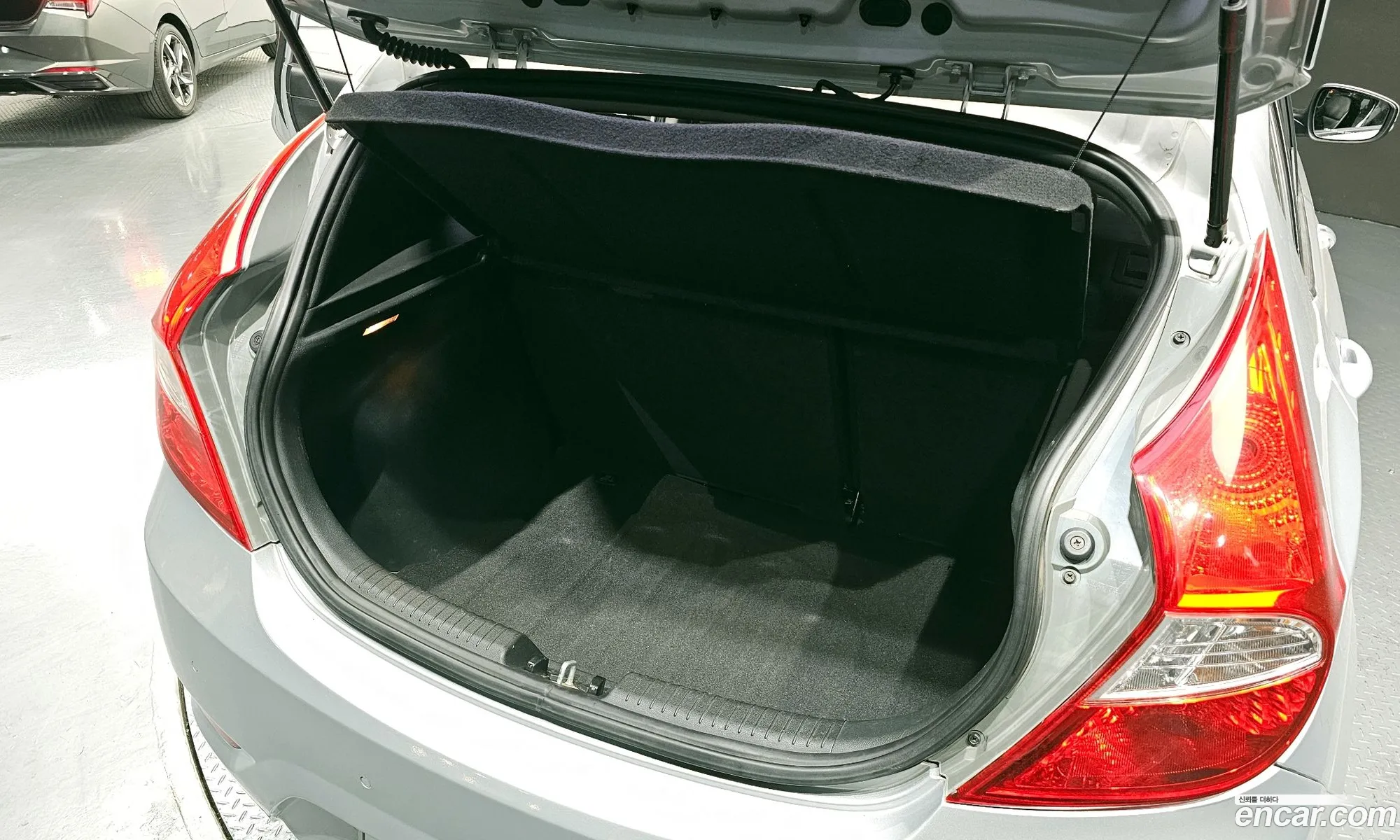 Hyundai Accent 2012 — 16