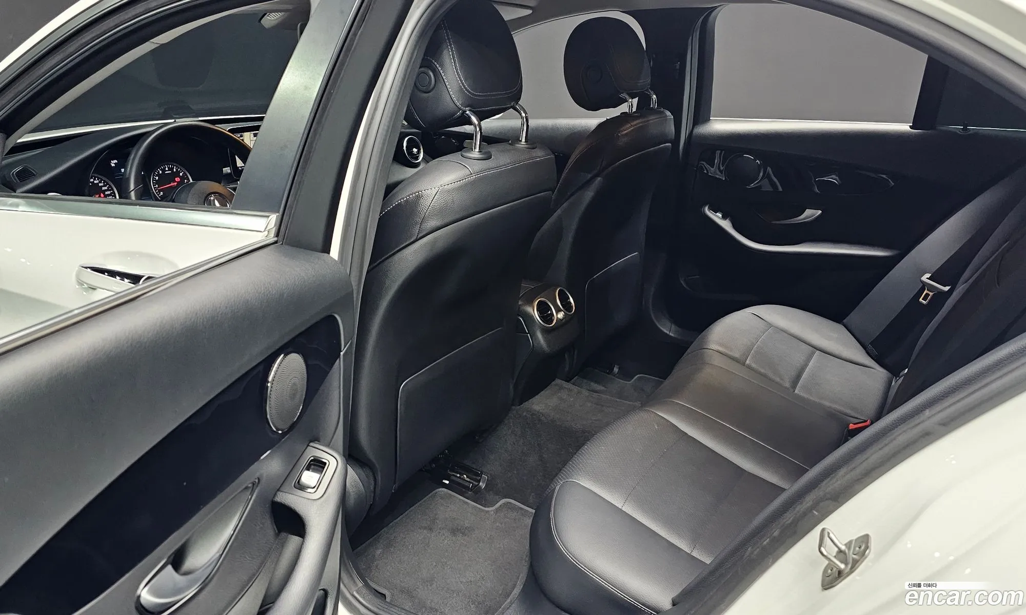 Mercedes-Benz C-Class W205 2019 — 18