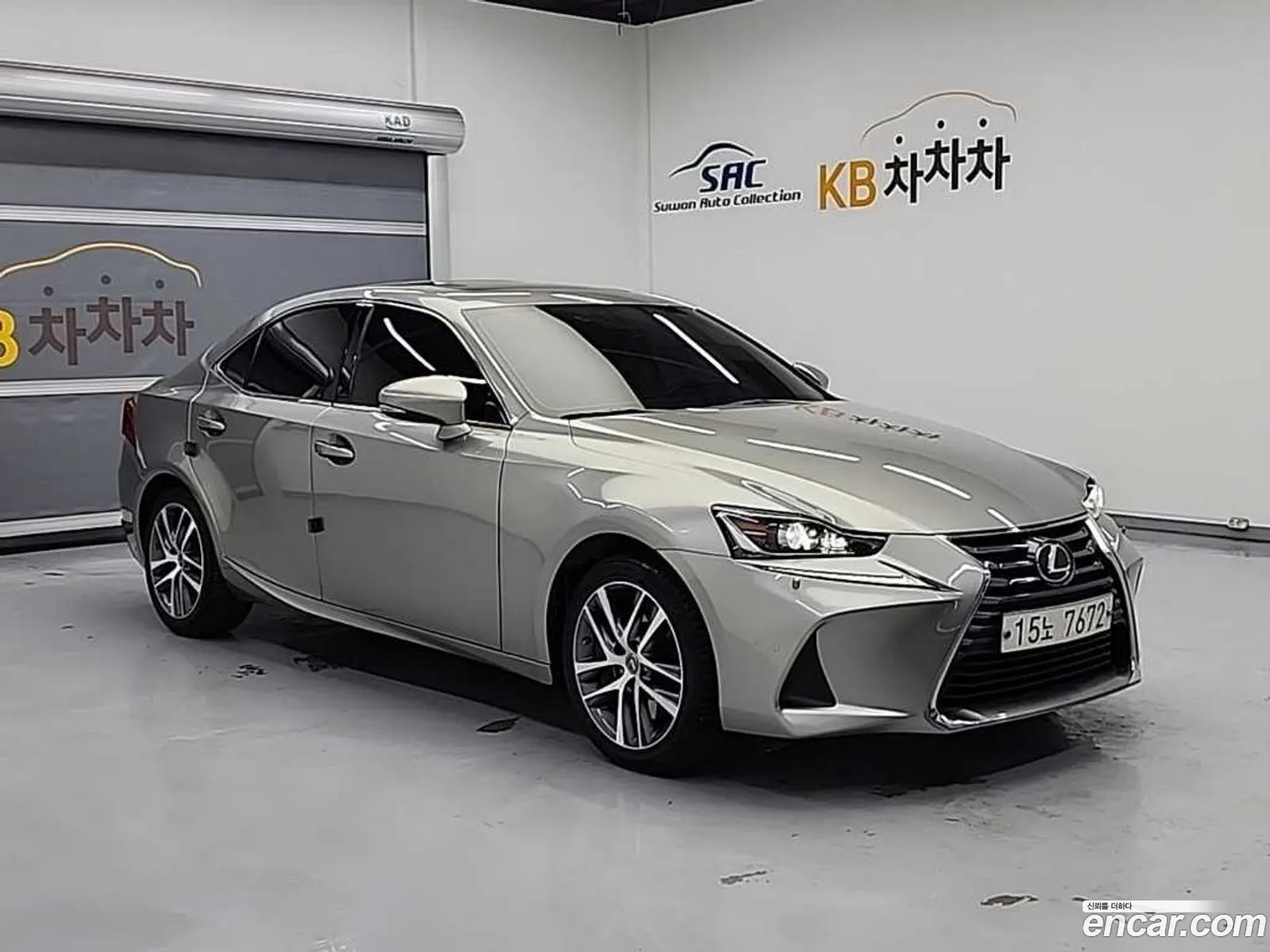Lexus IS300 2018 — 14