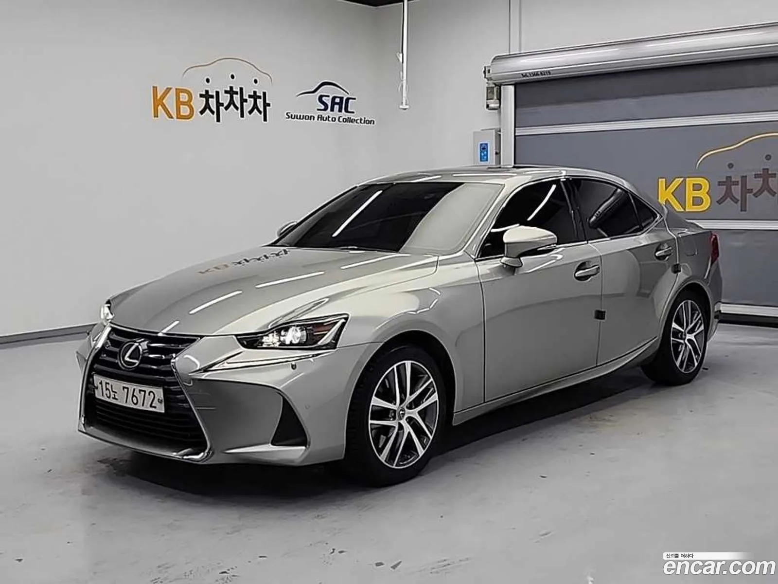 Lexus IS300 2018 — 4