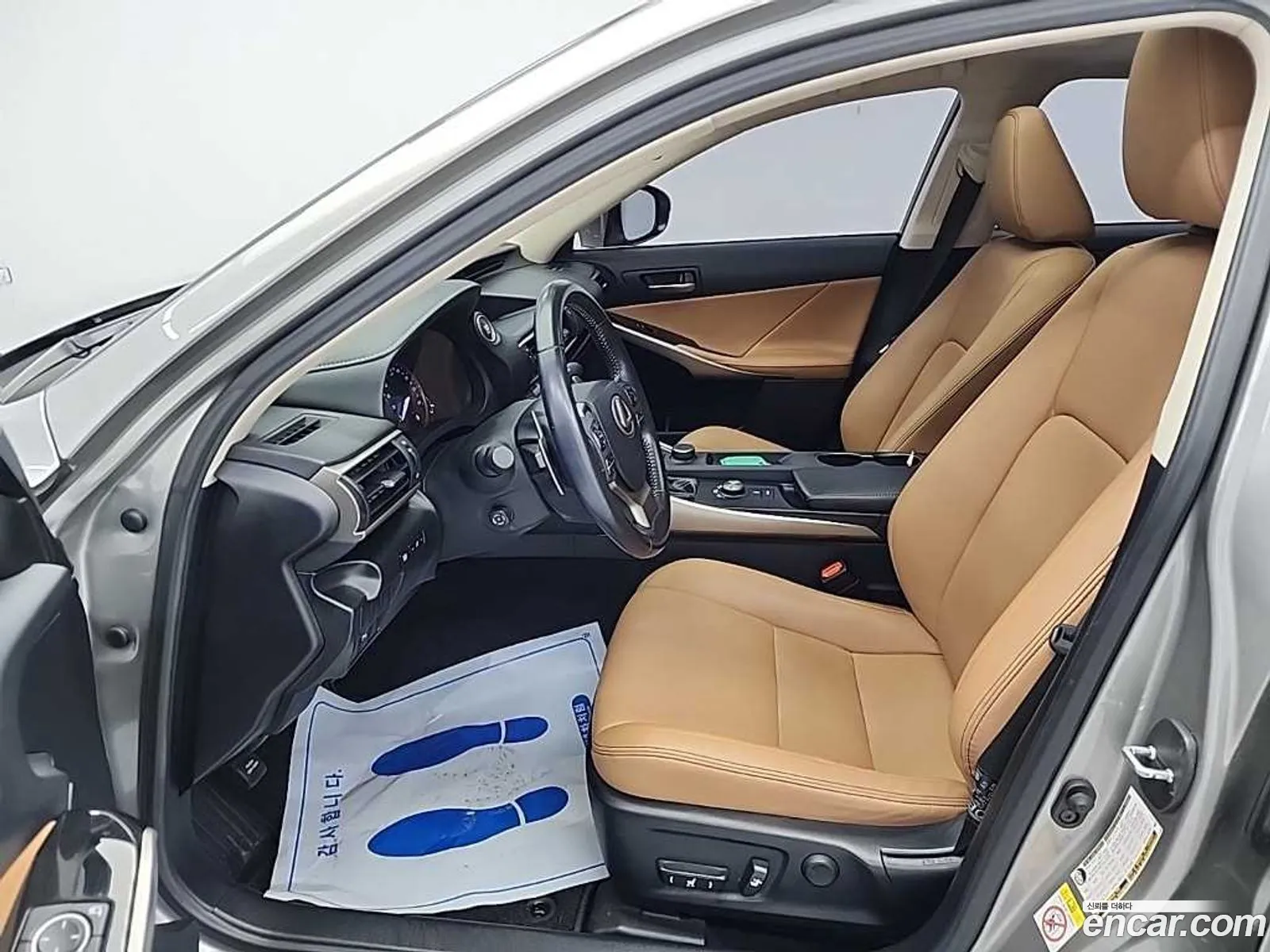 Lexus IS300 2018 — 13