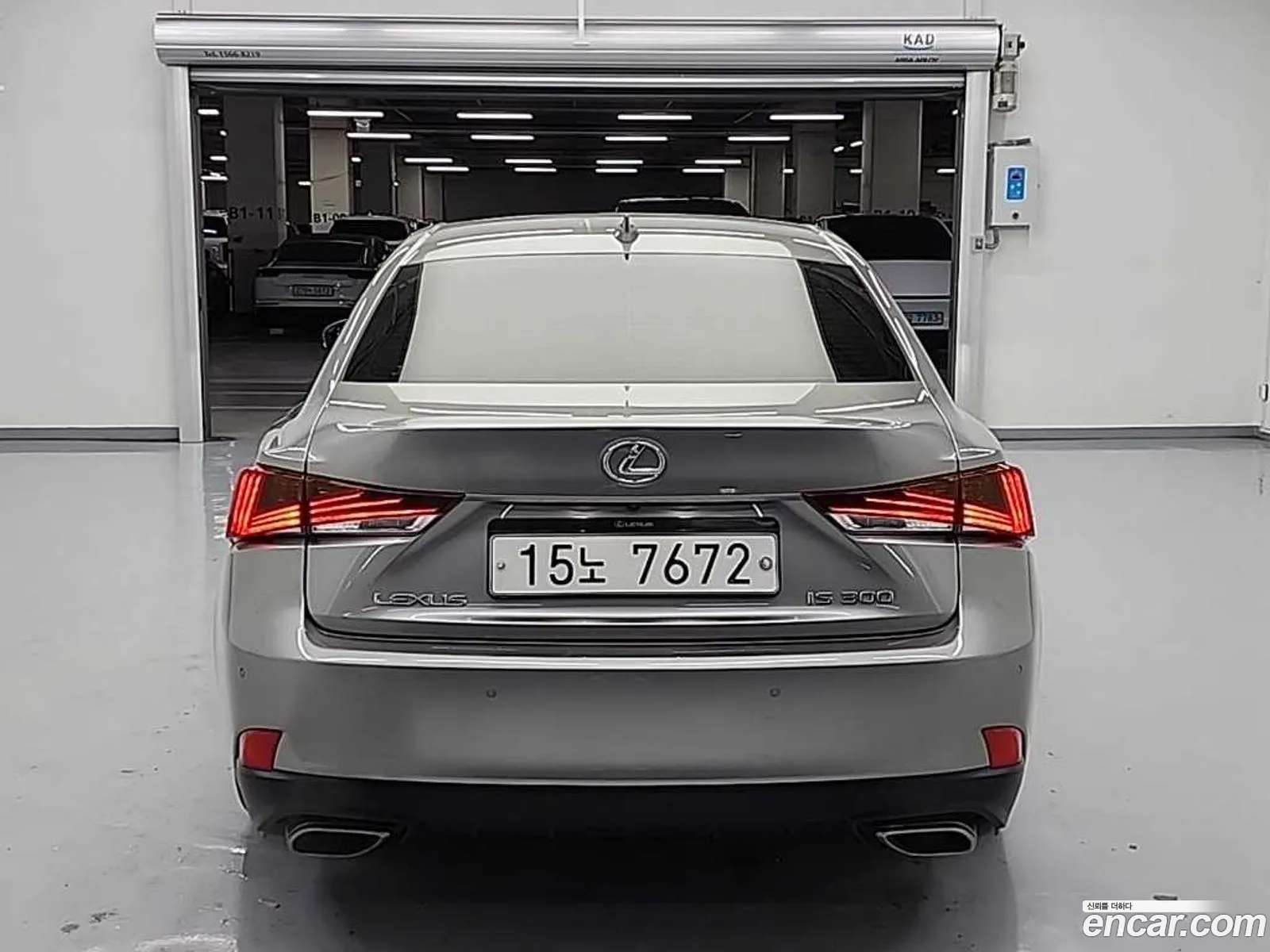 Lexus IS300 2018 — 11