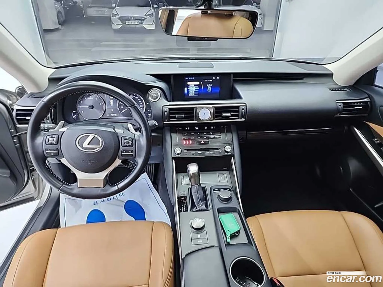 Lexus IS300 2018 — 16