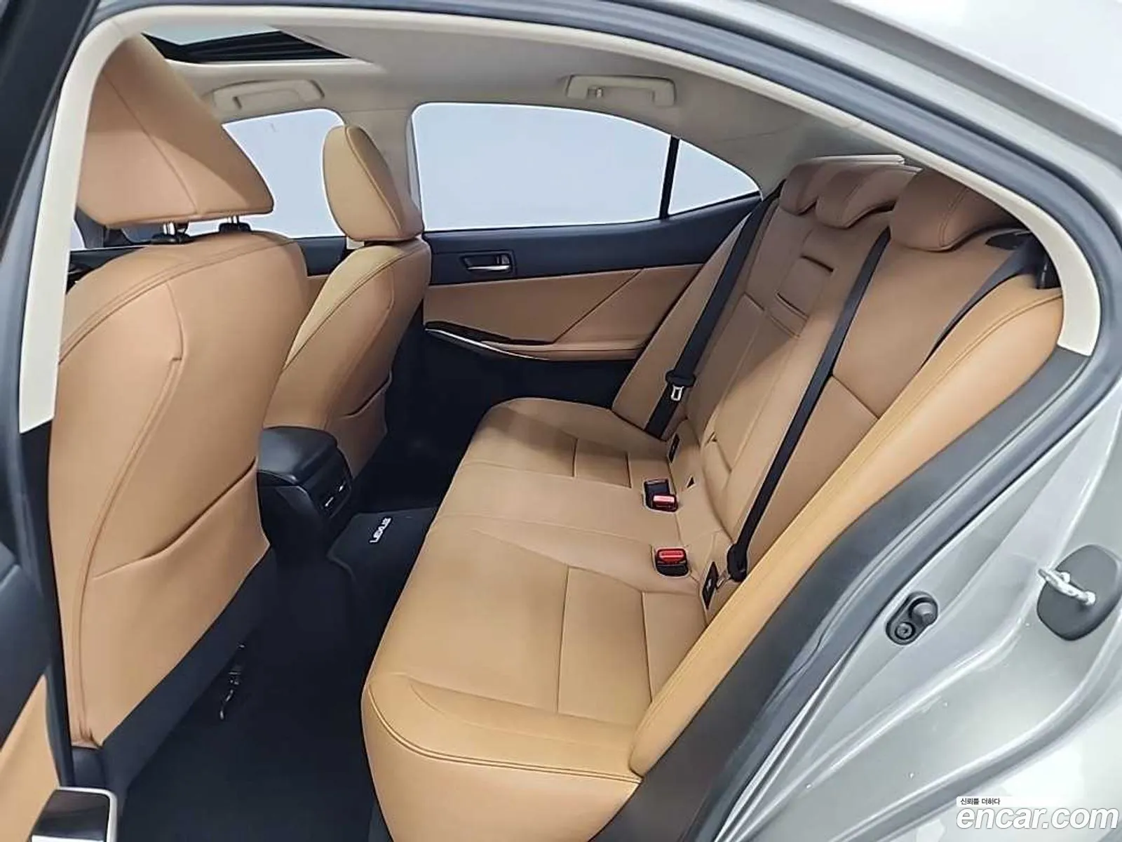 Lexus IS300 2018 — 18