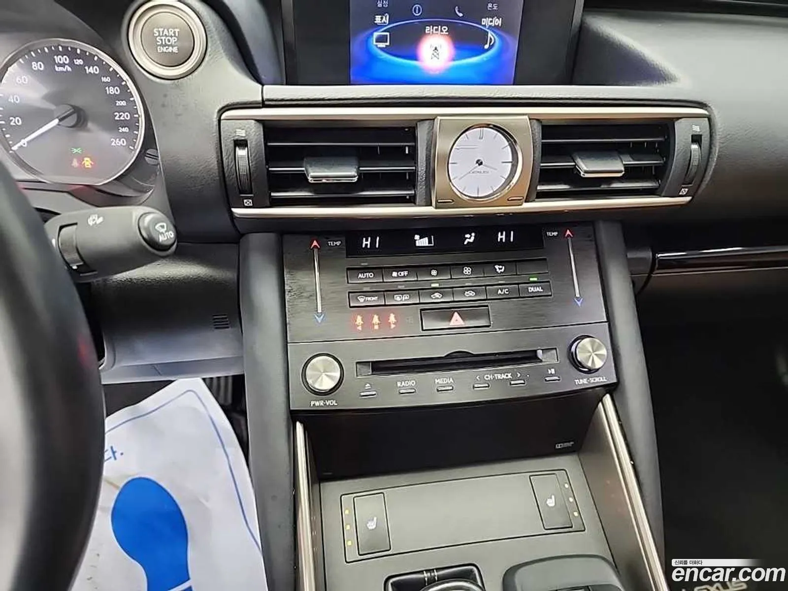 Lexus IS300 2018 — 15