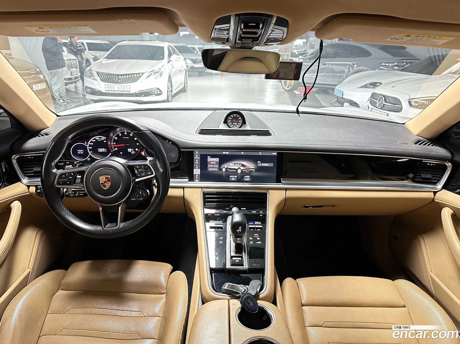 Porsche Panamera 2018 — 19