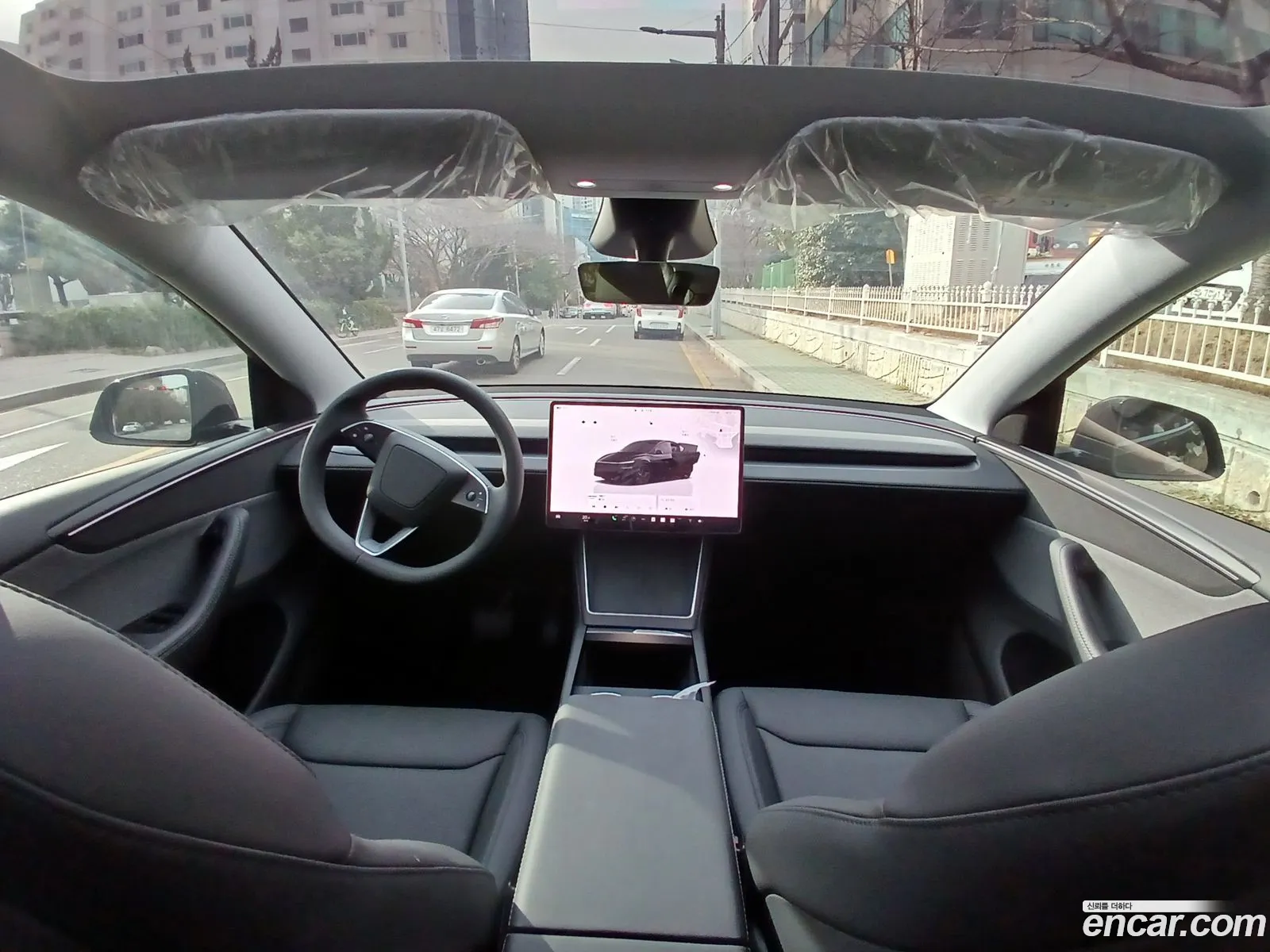 Tesla Model Y 2025 — 14