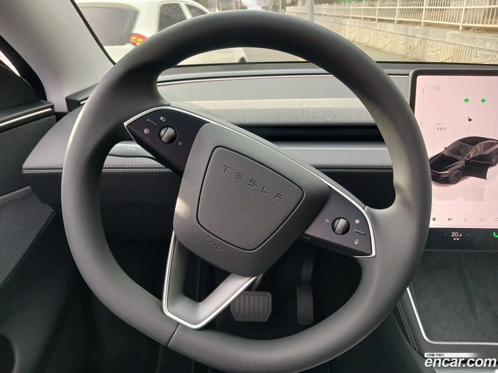 Tesla Model Y 2025 — 7