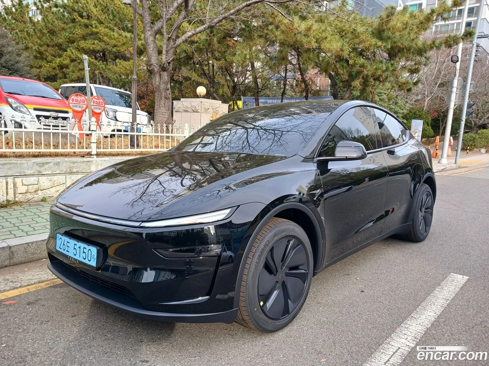 Tesla Model Y 2025 — 18