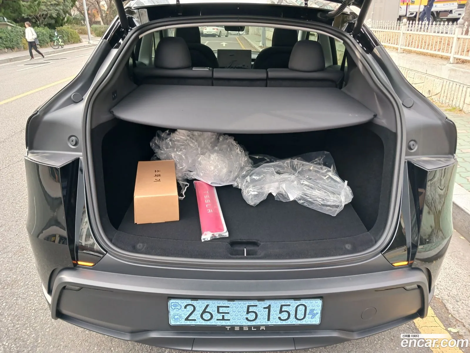 Tesla Model Y 2025 — 4