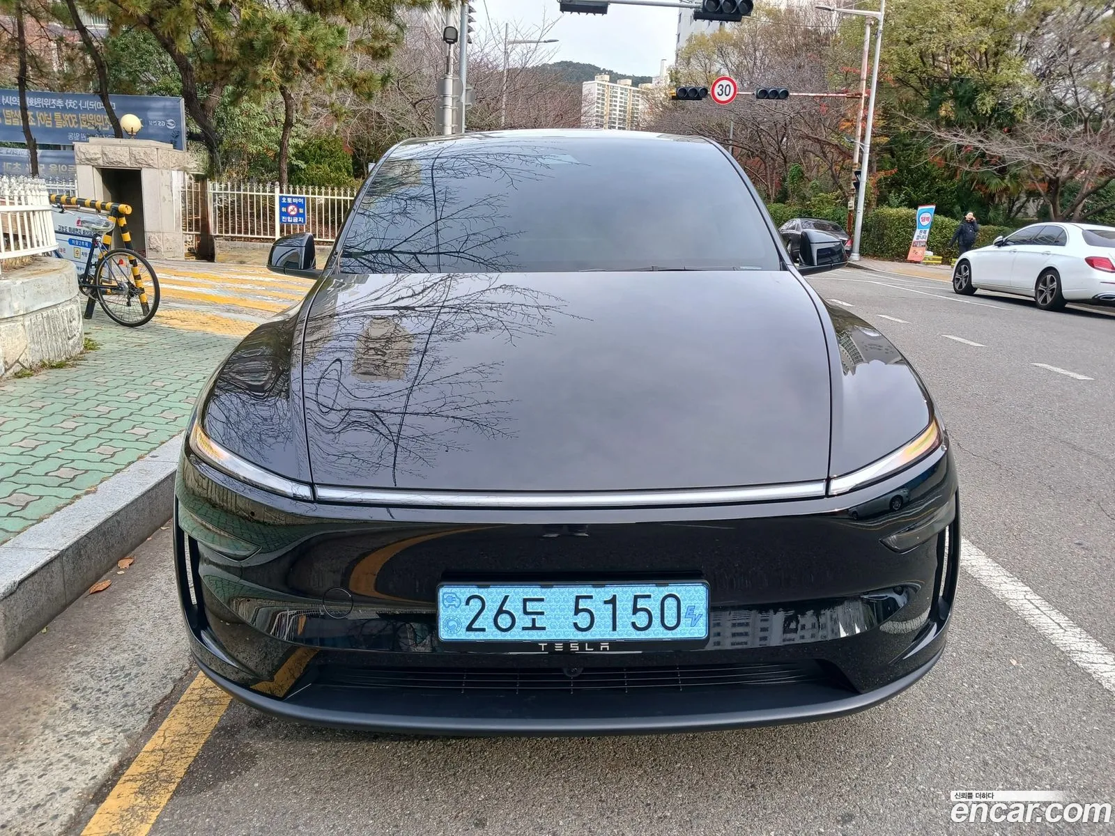 Tesla Model Y 2025 — 17