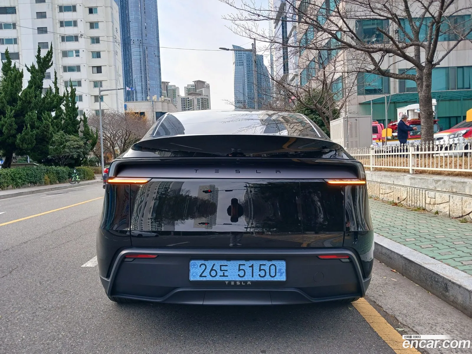 Tesla Model Y 2025 — 9