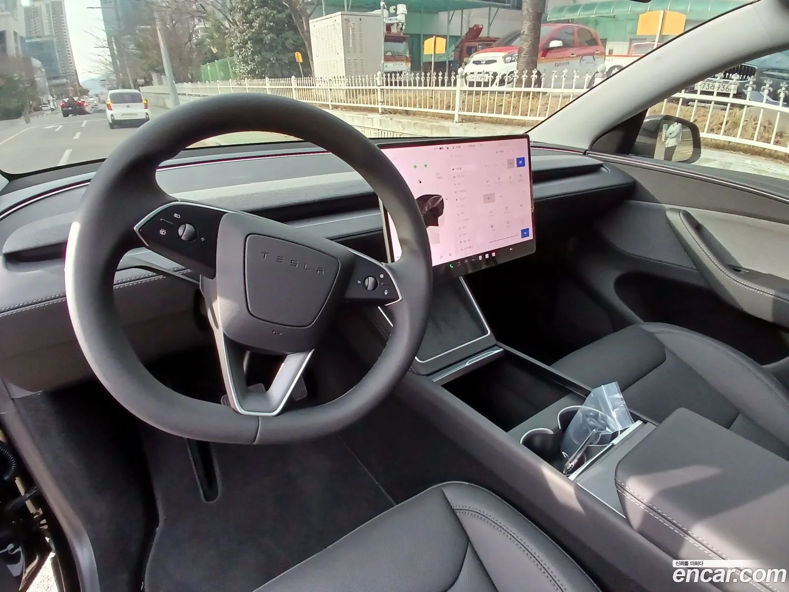 Tesla Model Y 2025 — 6
