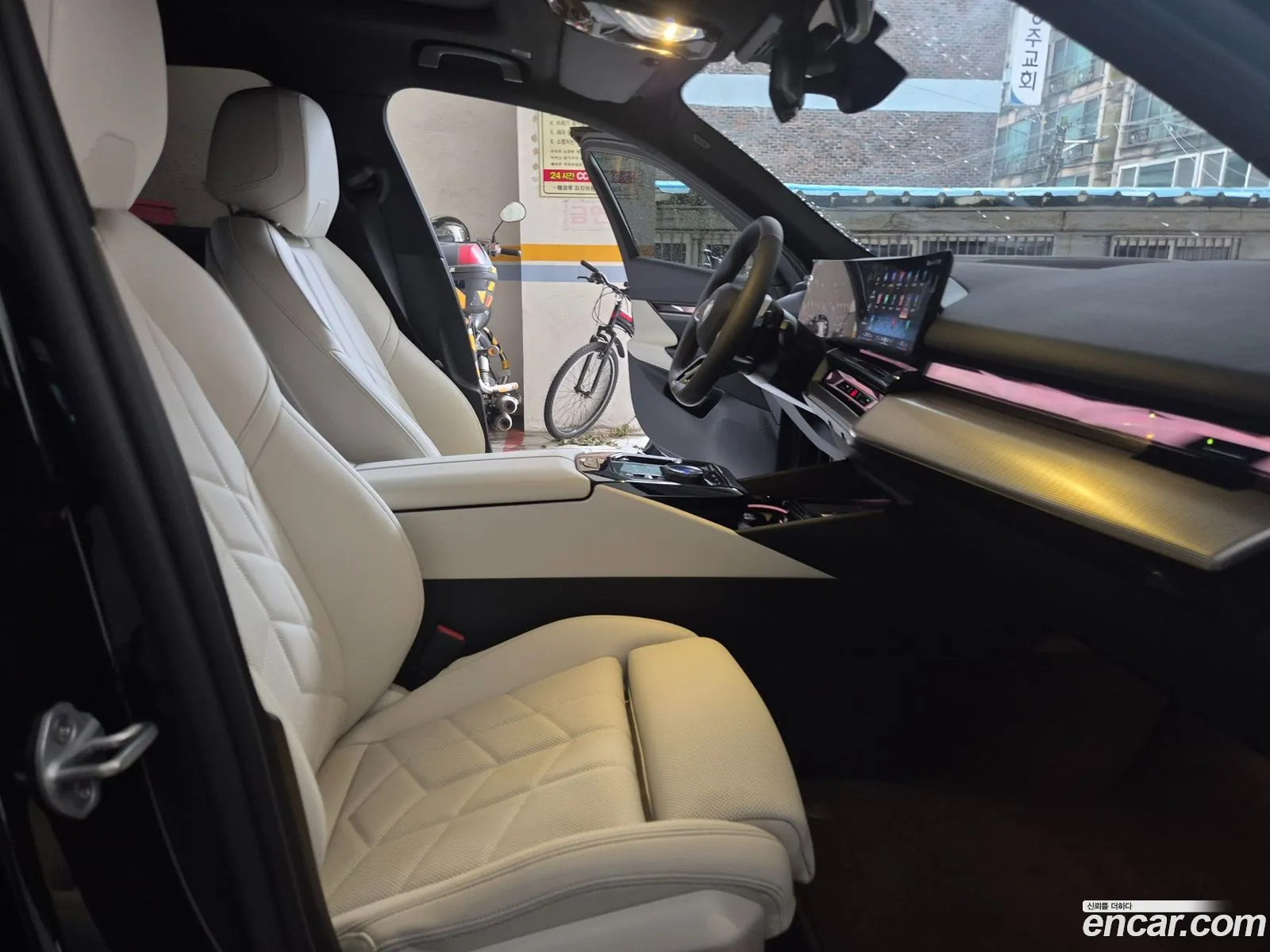 BMW 5 Series 2025 — 17