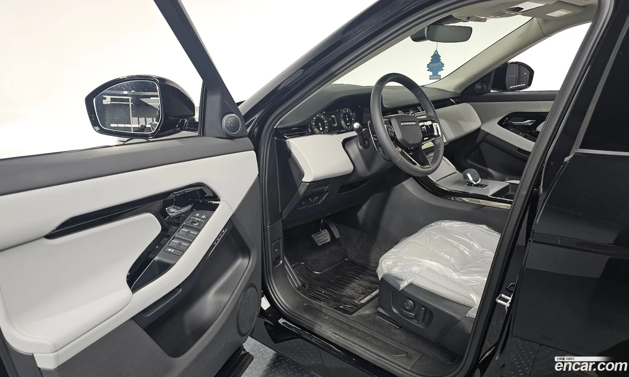 Land Rover Range Rover Evoque 2025 — 16