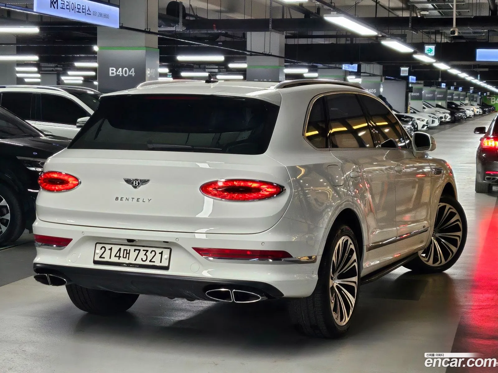 Bentley Bentayga 2021 — 16