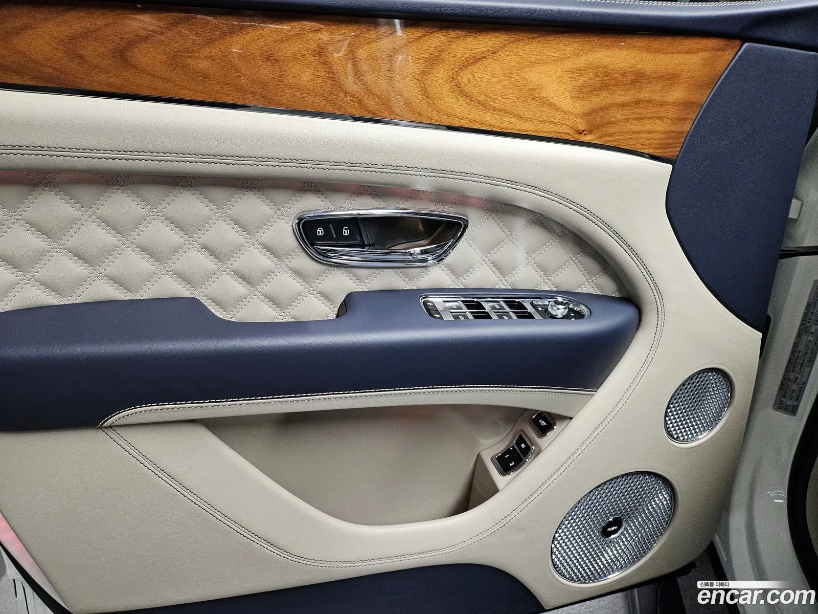 Bentley Bentayga 2021 — 8