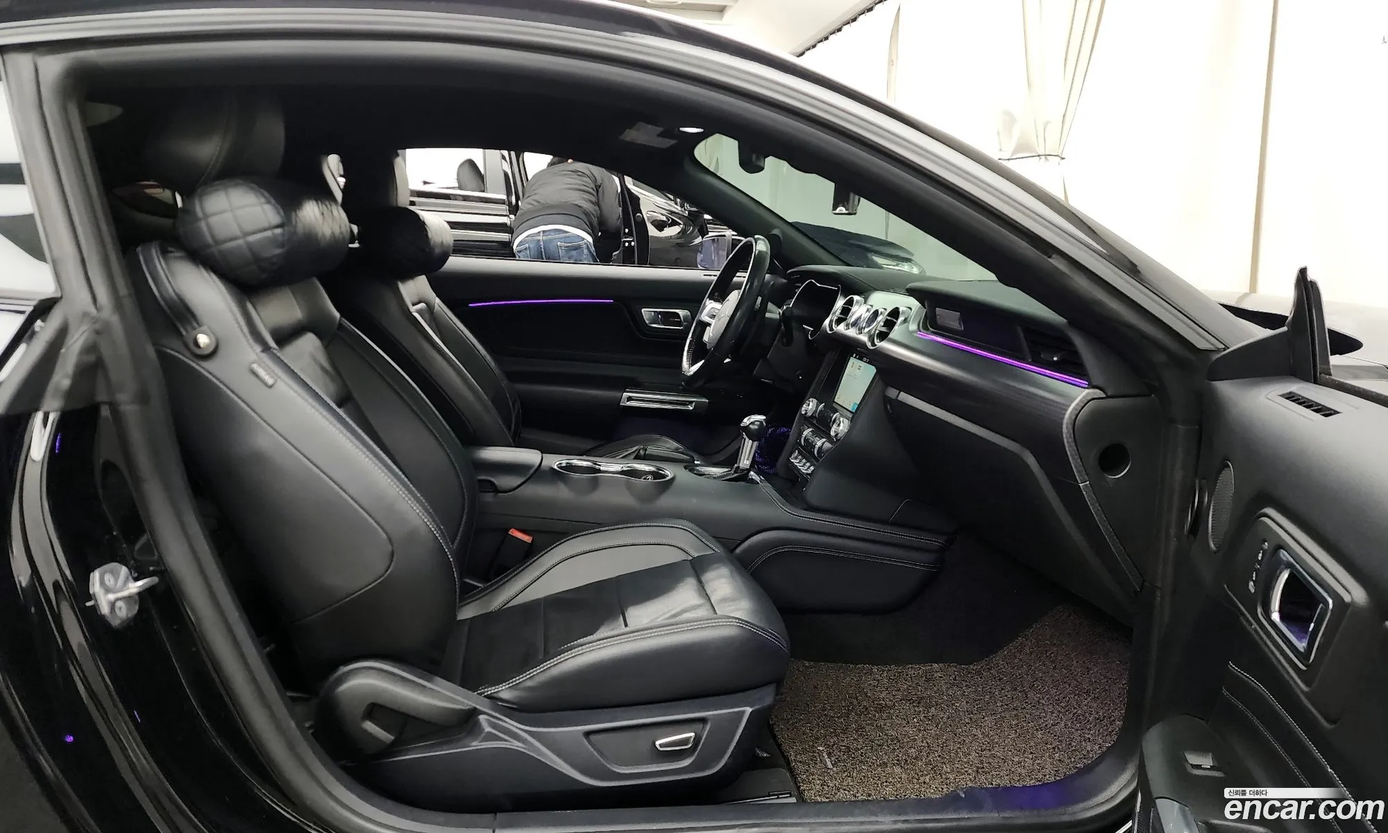 Ford Mustang 2018 1FA6P8TH2J5141152 — 8