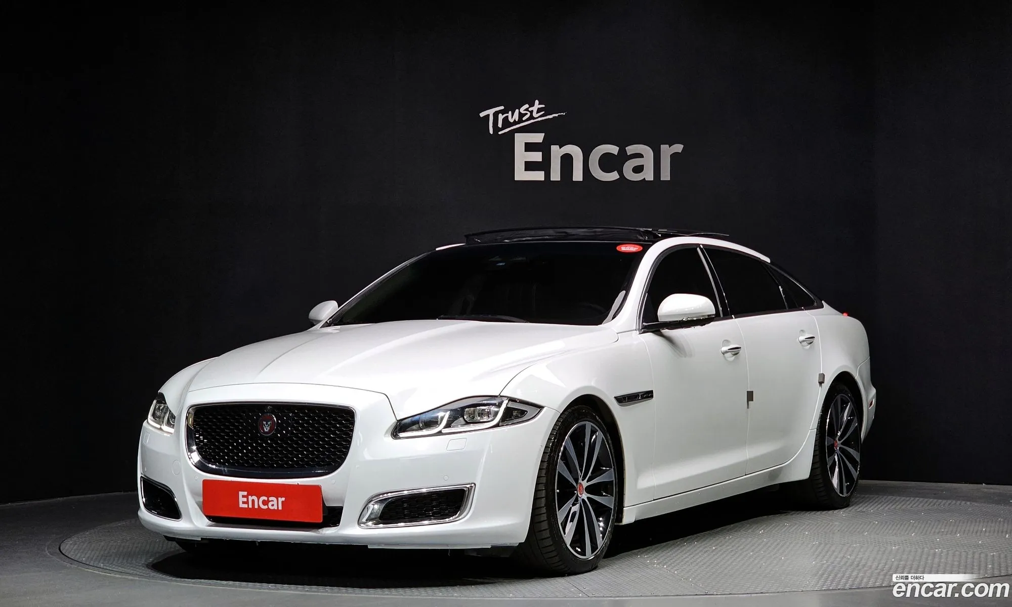 Jaguar XJ 2019 — 11
