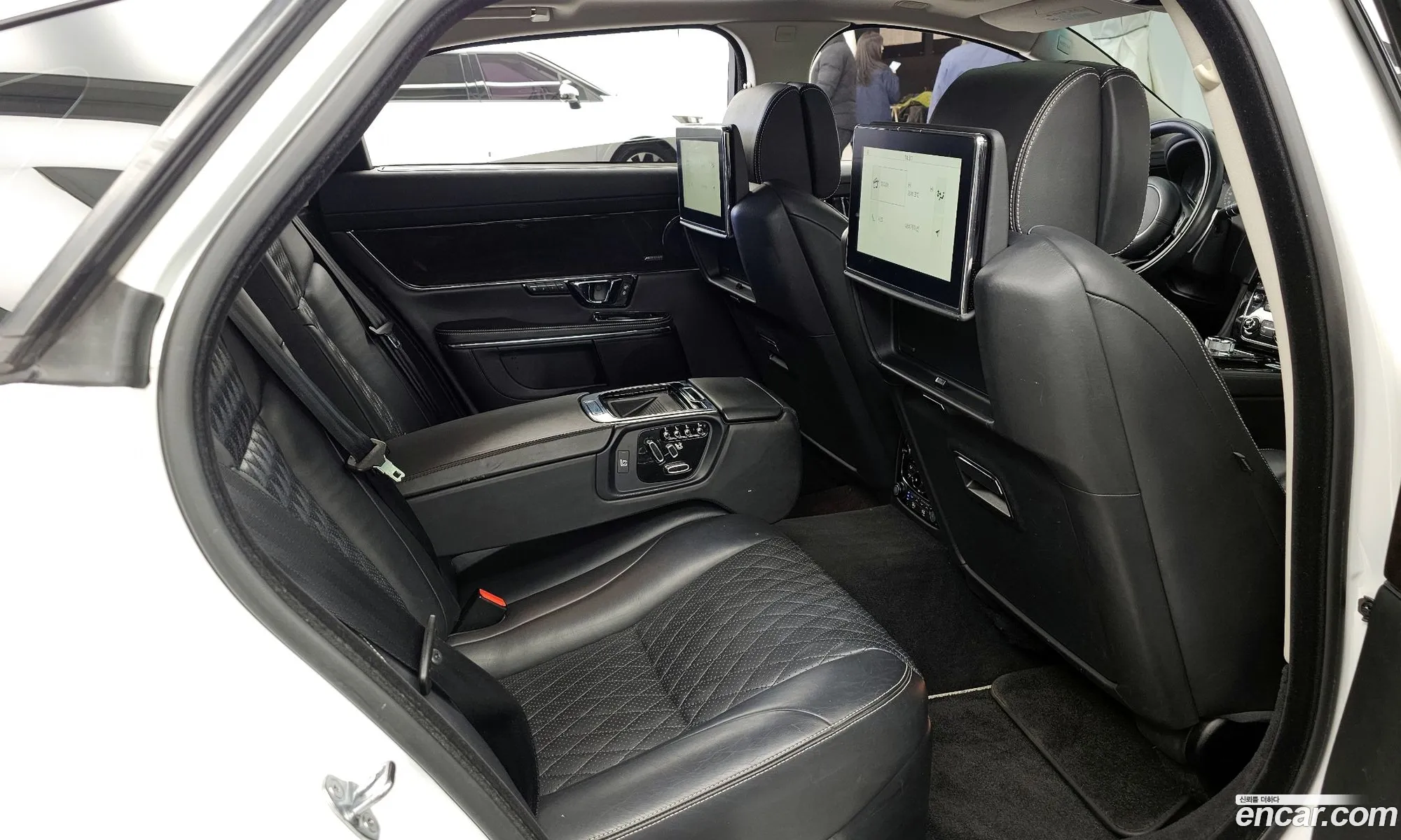 Jaguar XJ 2019 — 17