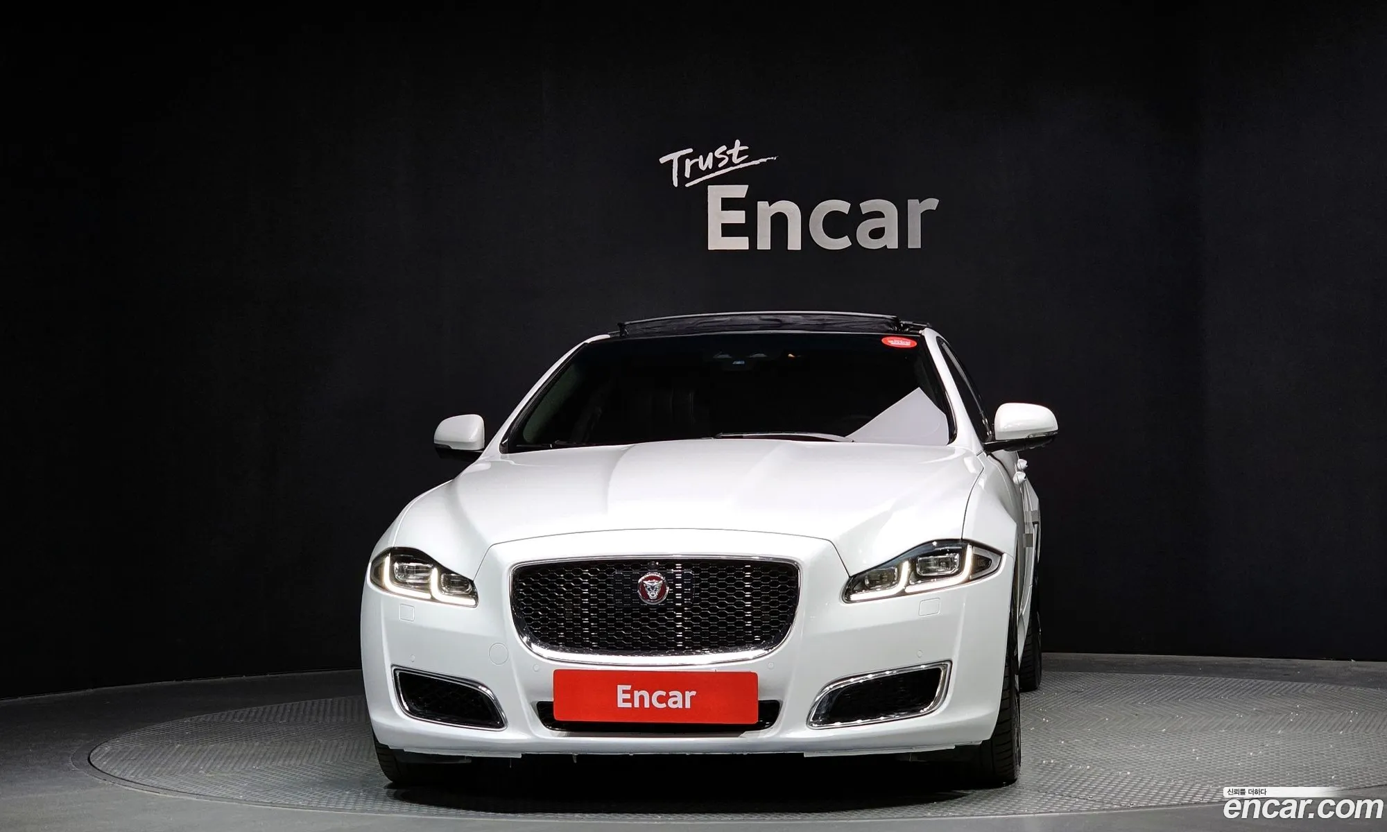 Jaguar XJ 2019 — 15