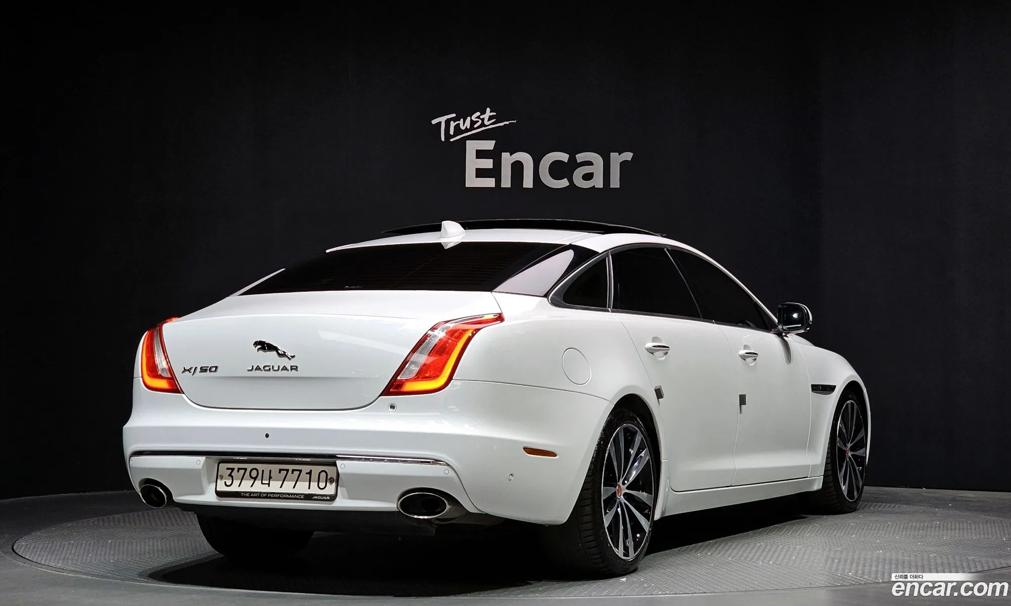 Jaguar XJ 2019 — 12