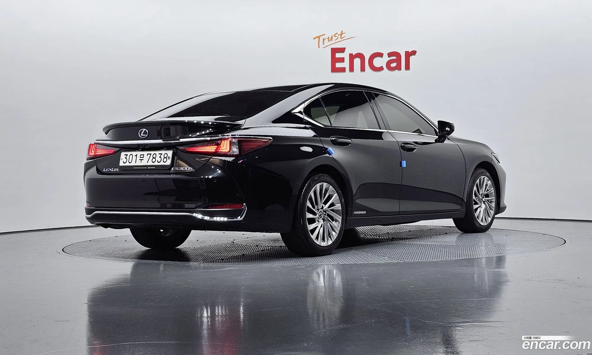 Lexus ES300h 7th Gen 2020 — 5