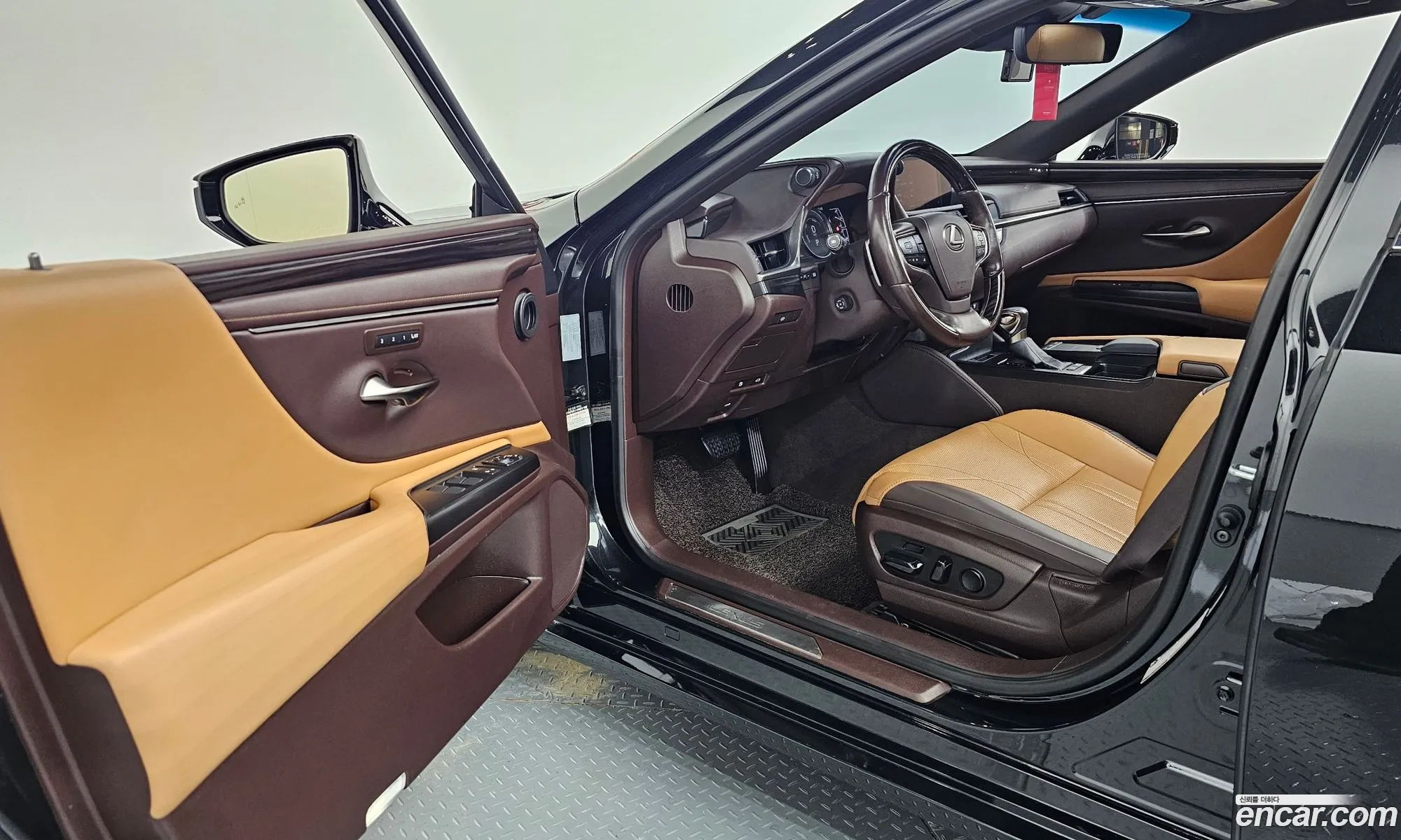 Lexus ES300h 7th Gen 2020 — 15