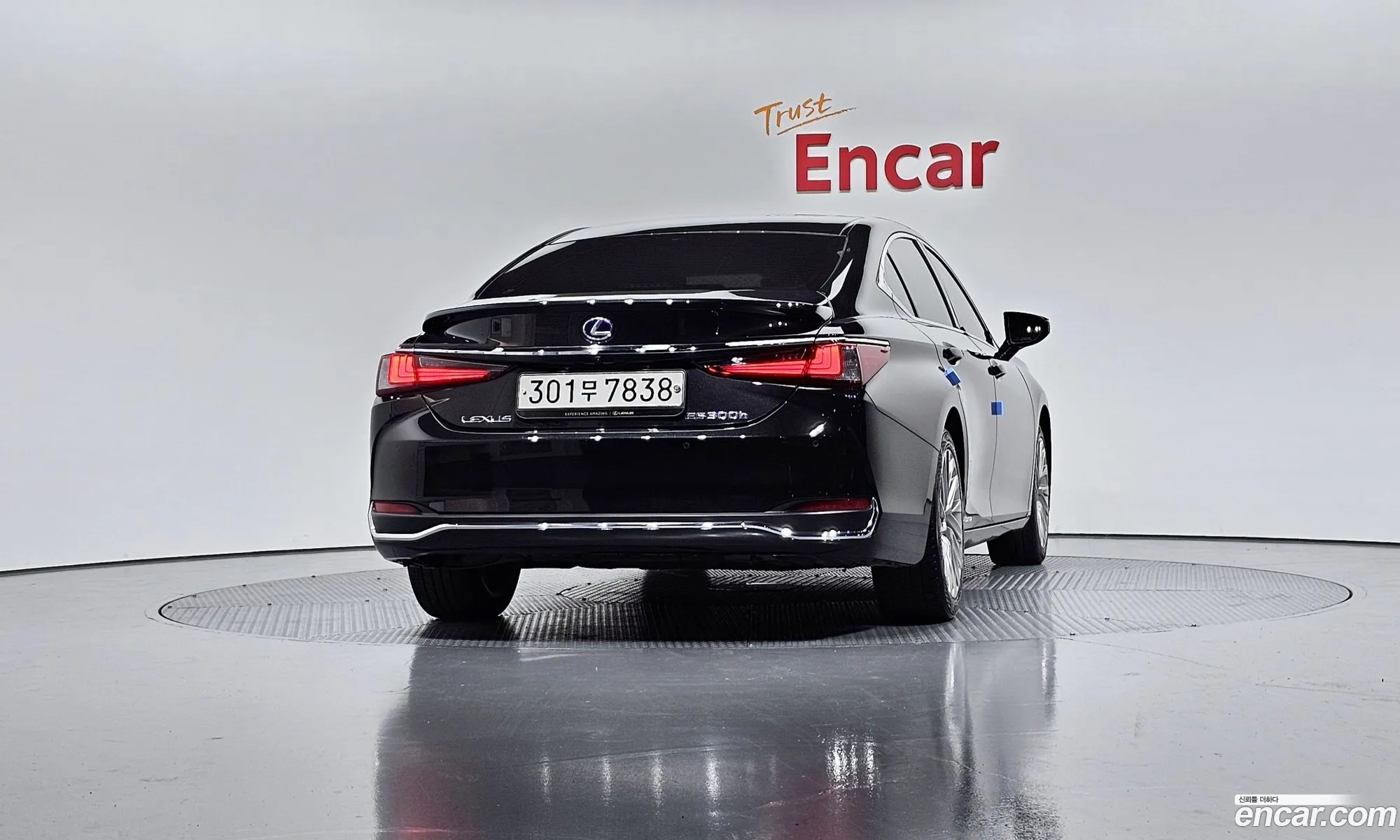 Lexus ES300h 7th Gen 2020 — 12